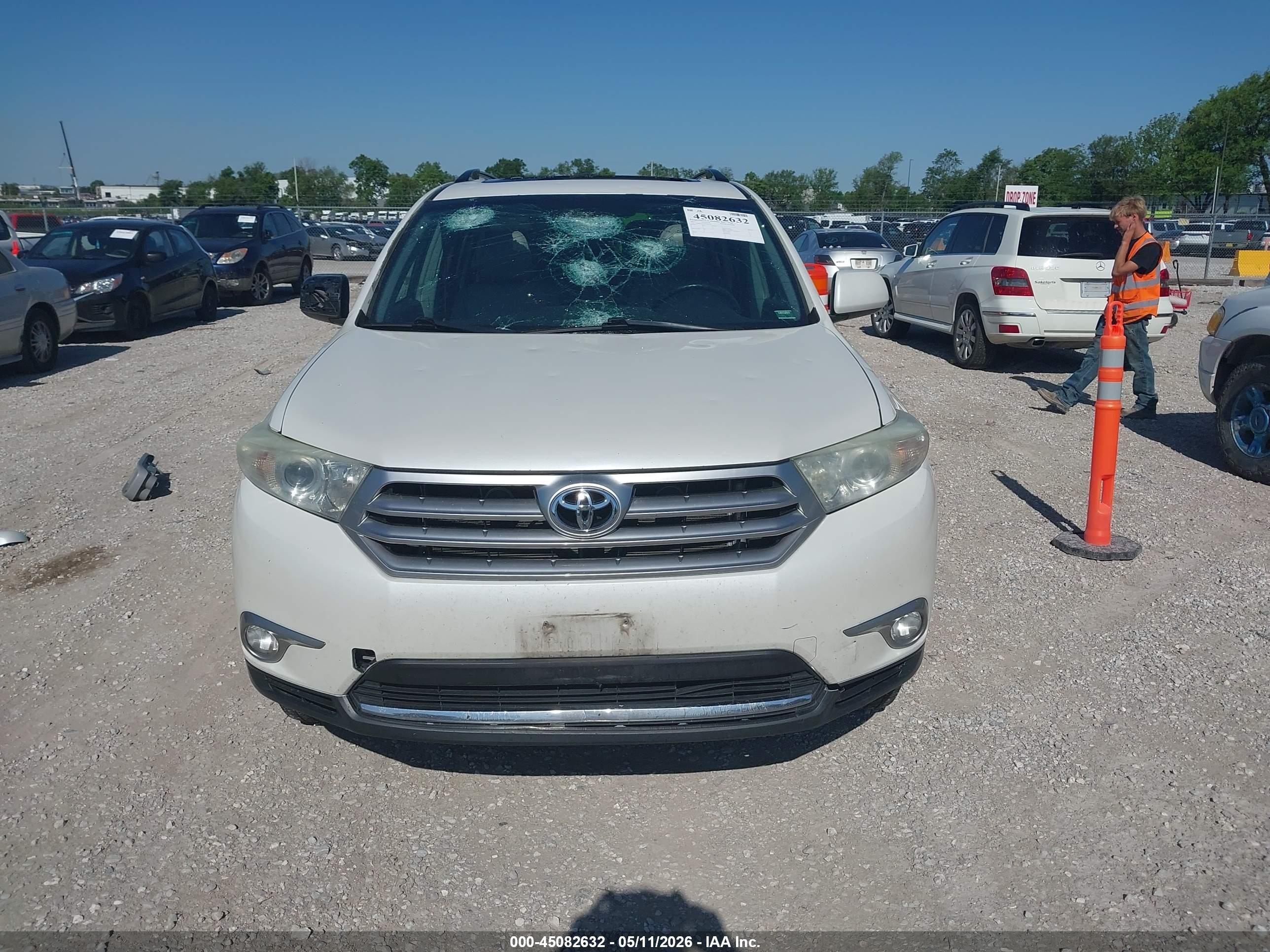 2013 Toyota Highlander Se V6 White vin: 5TDBK3EHXDS201183