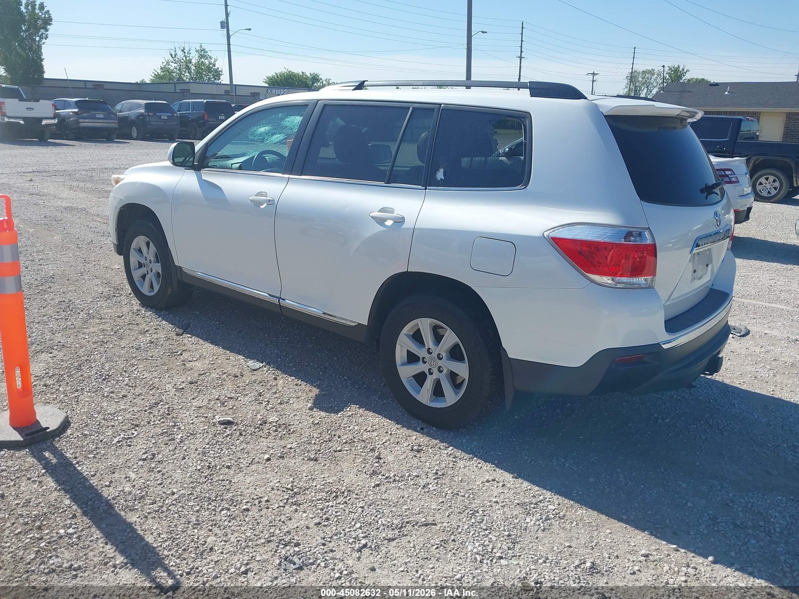 2013 Toyota Highlander Se V6 White vin: 5TDBK3EHXDS201183