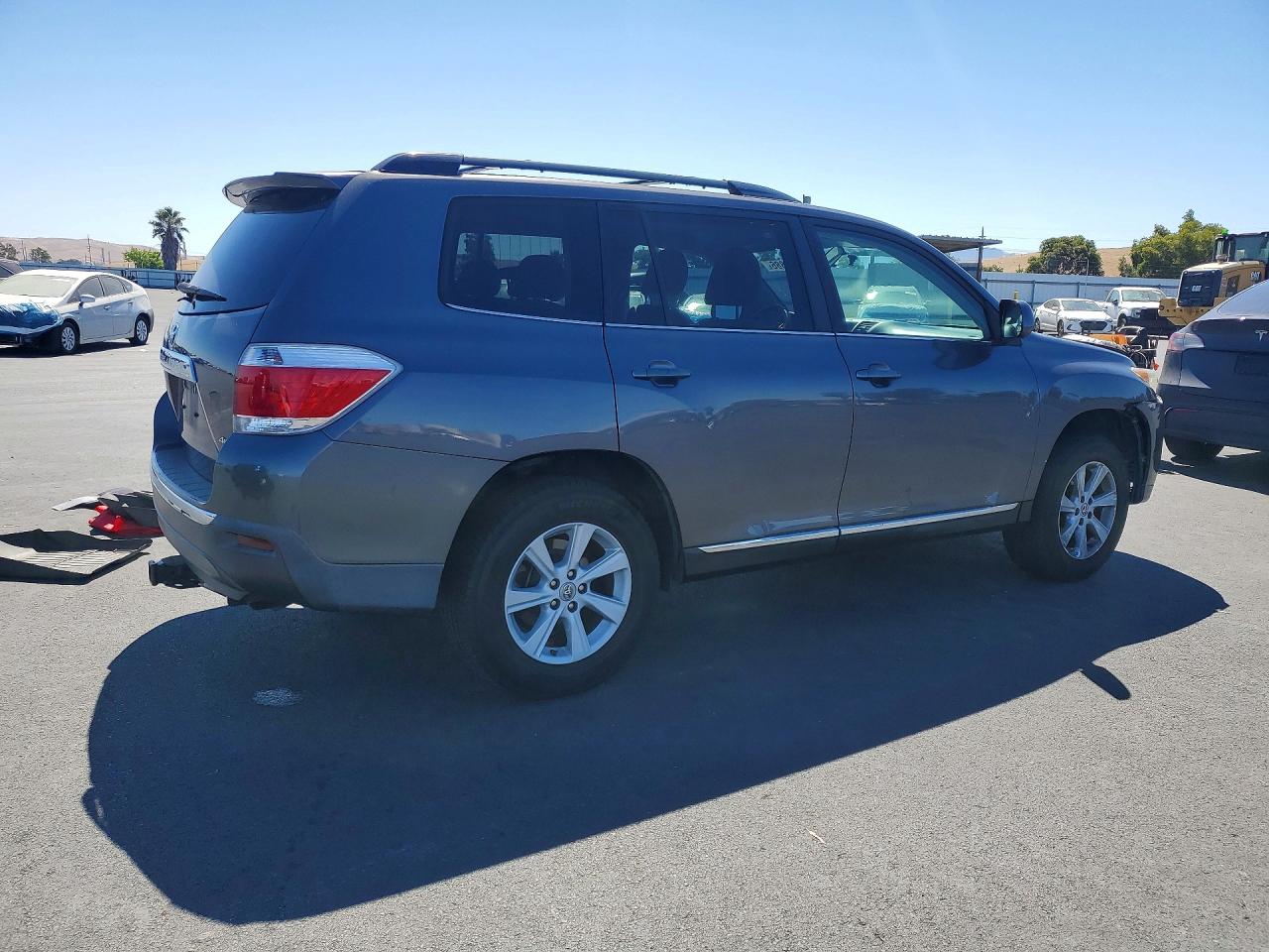2013 Toyota Highlander Plus Gray vin: 5TDBK3EHXDS221451