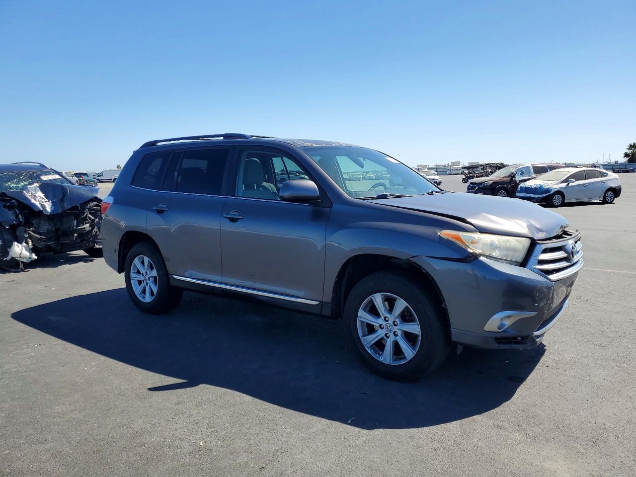 2013 Toyota Highlander Plus Gray vin: 5TDBK3EHXDS221451