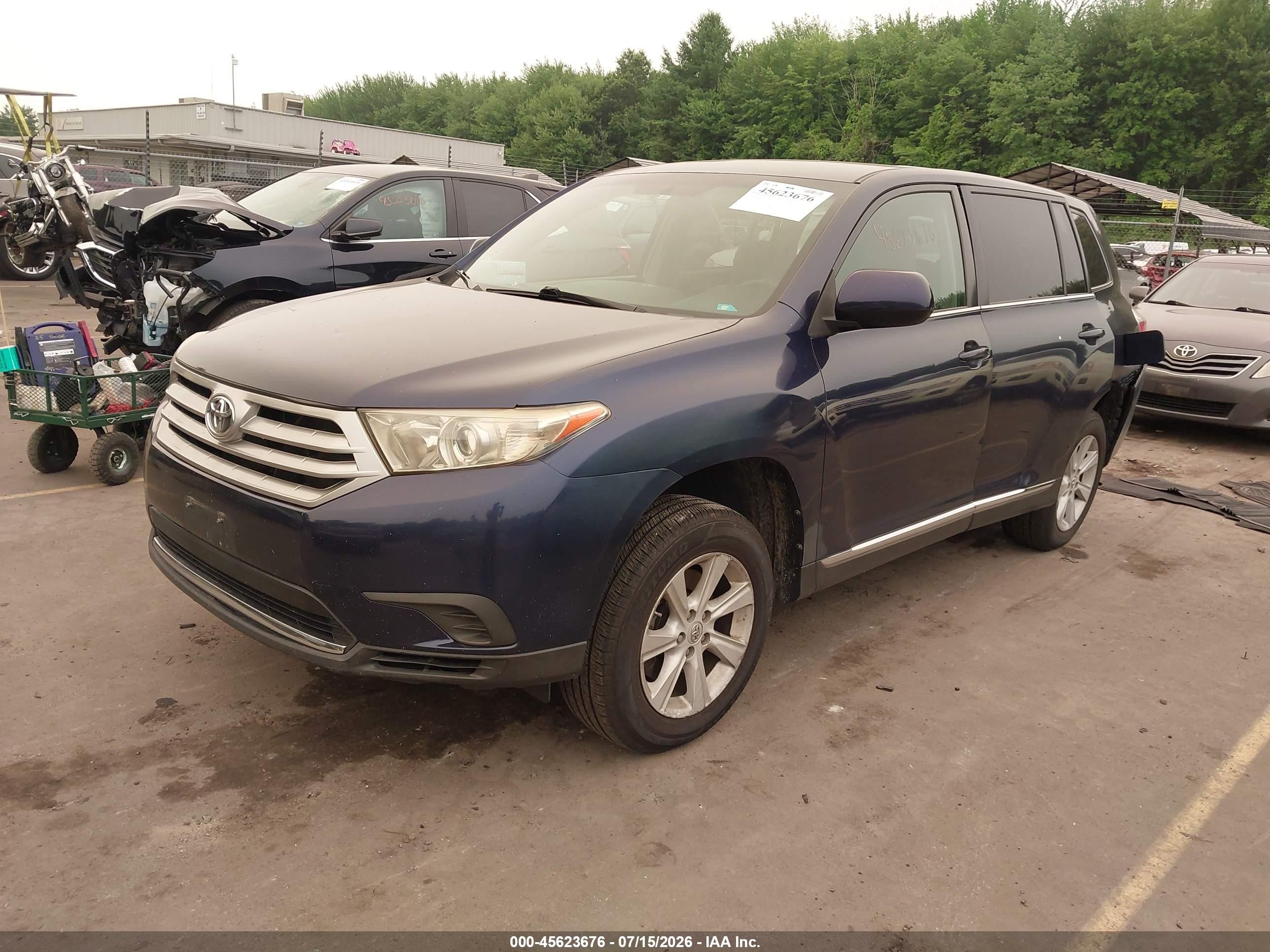 2013 Toyota Highlander Base V6 Blue vin: 5TDBK3EHXDS241165