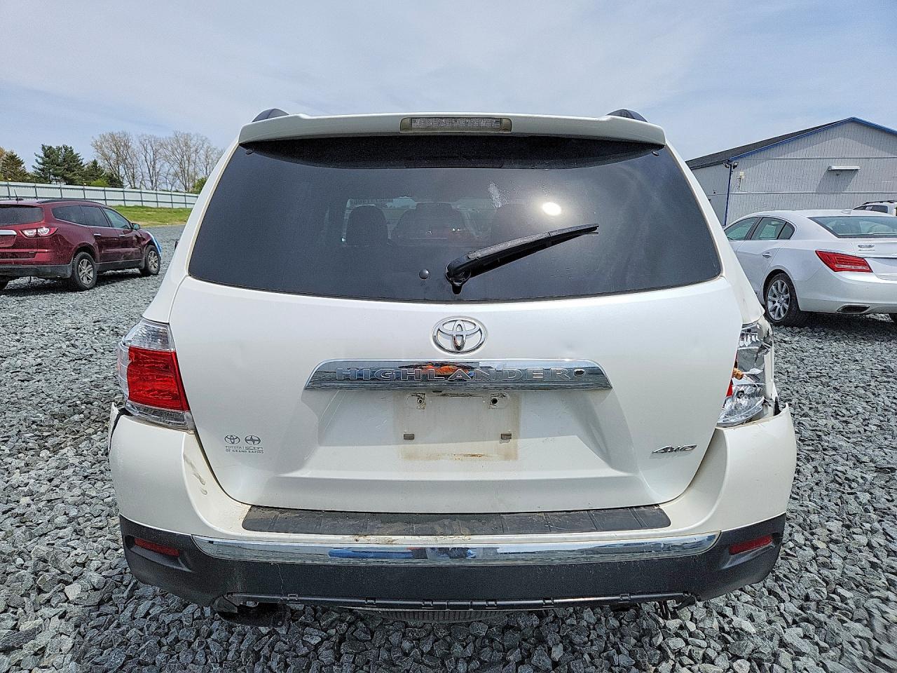 2013 Toyota Highlander Plus White vin: 5TDBK3EHXDS278345