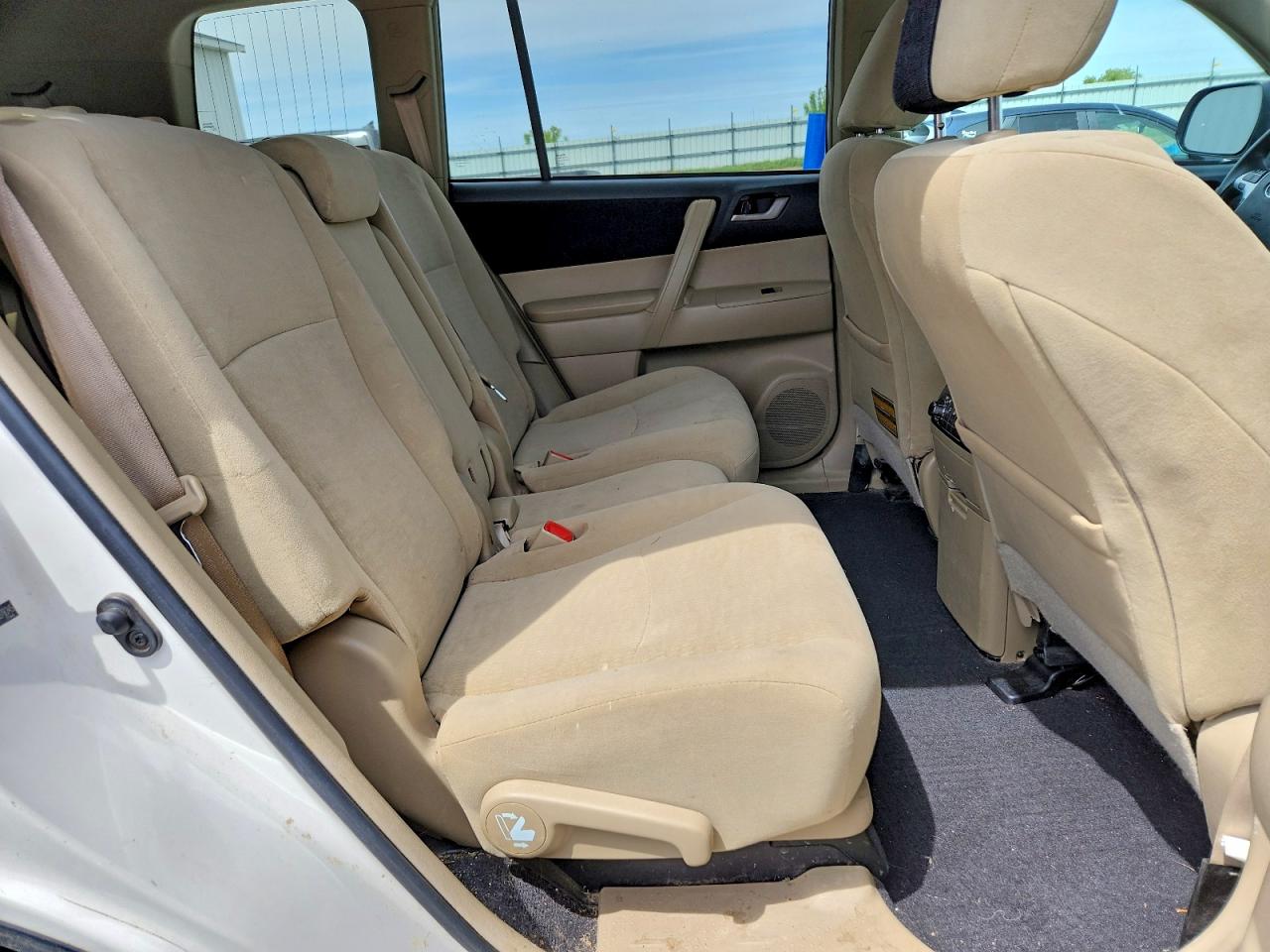 2013 Toyota Highlander Plus White vin: 5TDBK3EHXDS278345