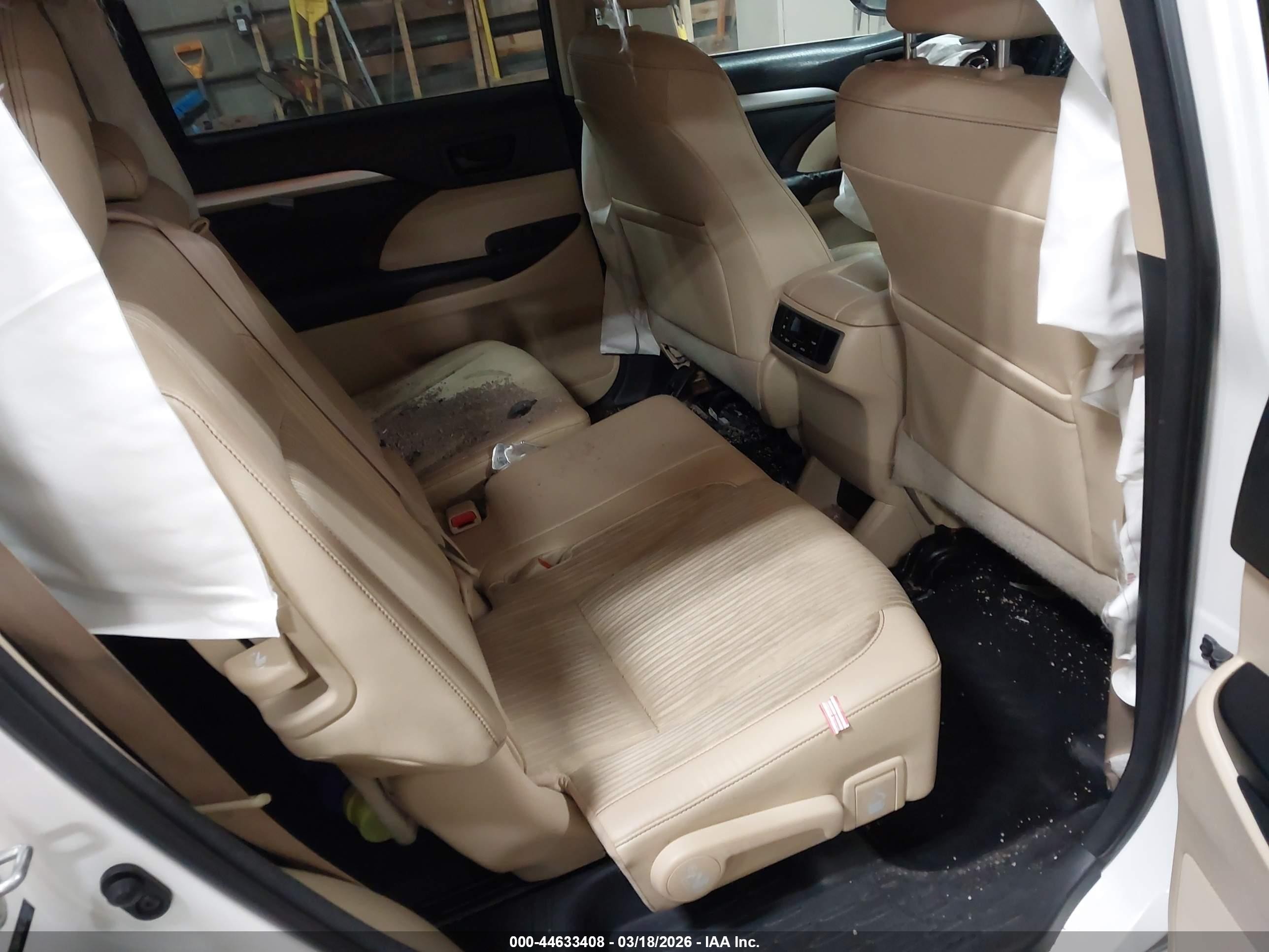 2014 Toyota Highlander Le Plus V6 White vin: 5TDBKRFH0ES004641