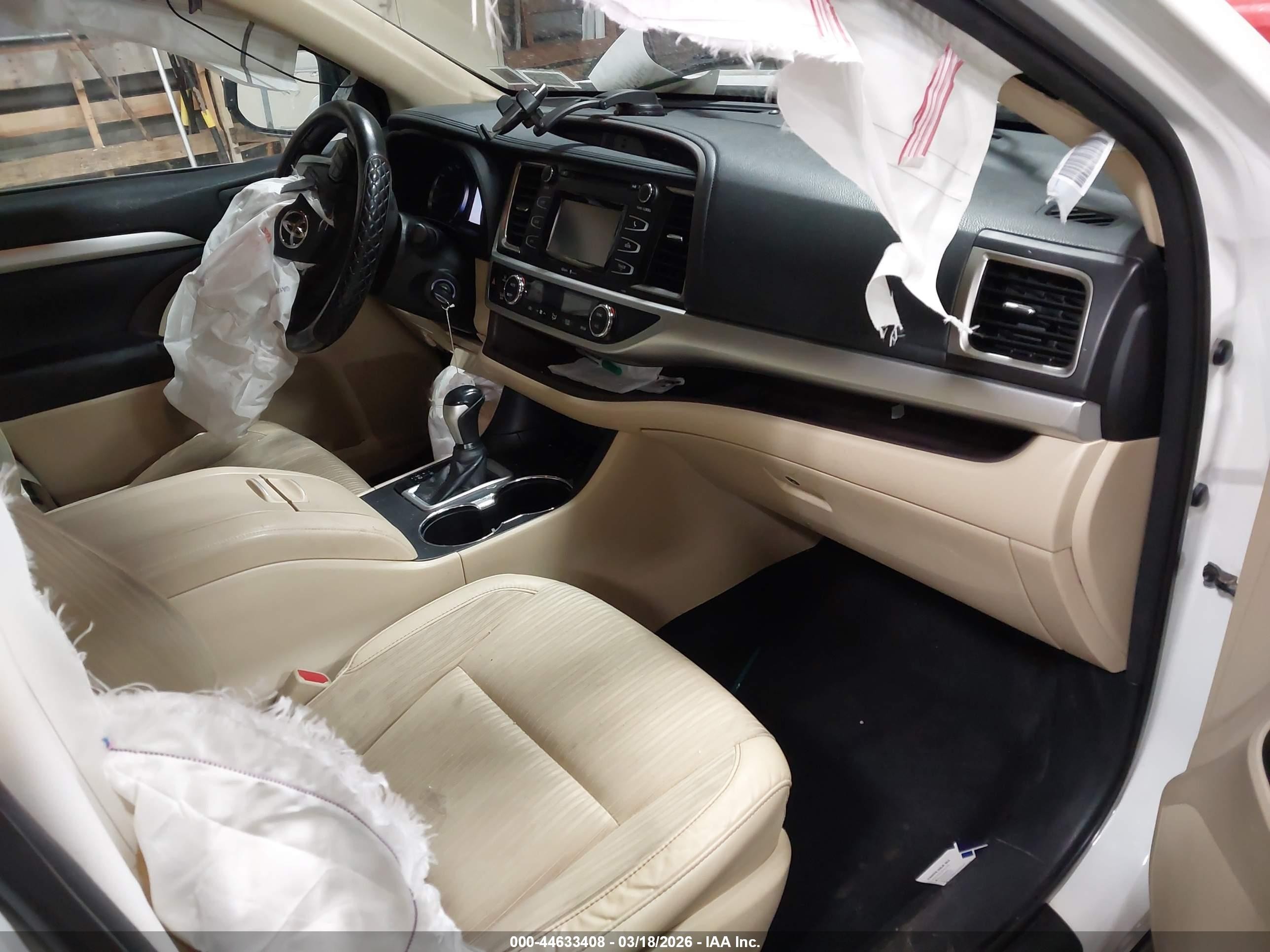 2014 Toyota Highlander Le Plus V6 White vin: 5TDBKRFH0ES004641