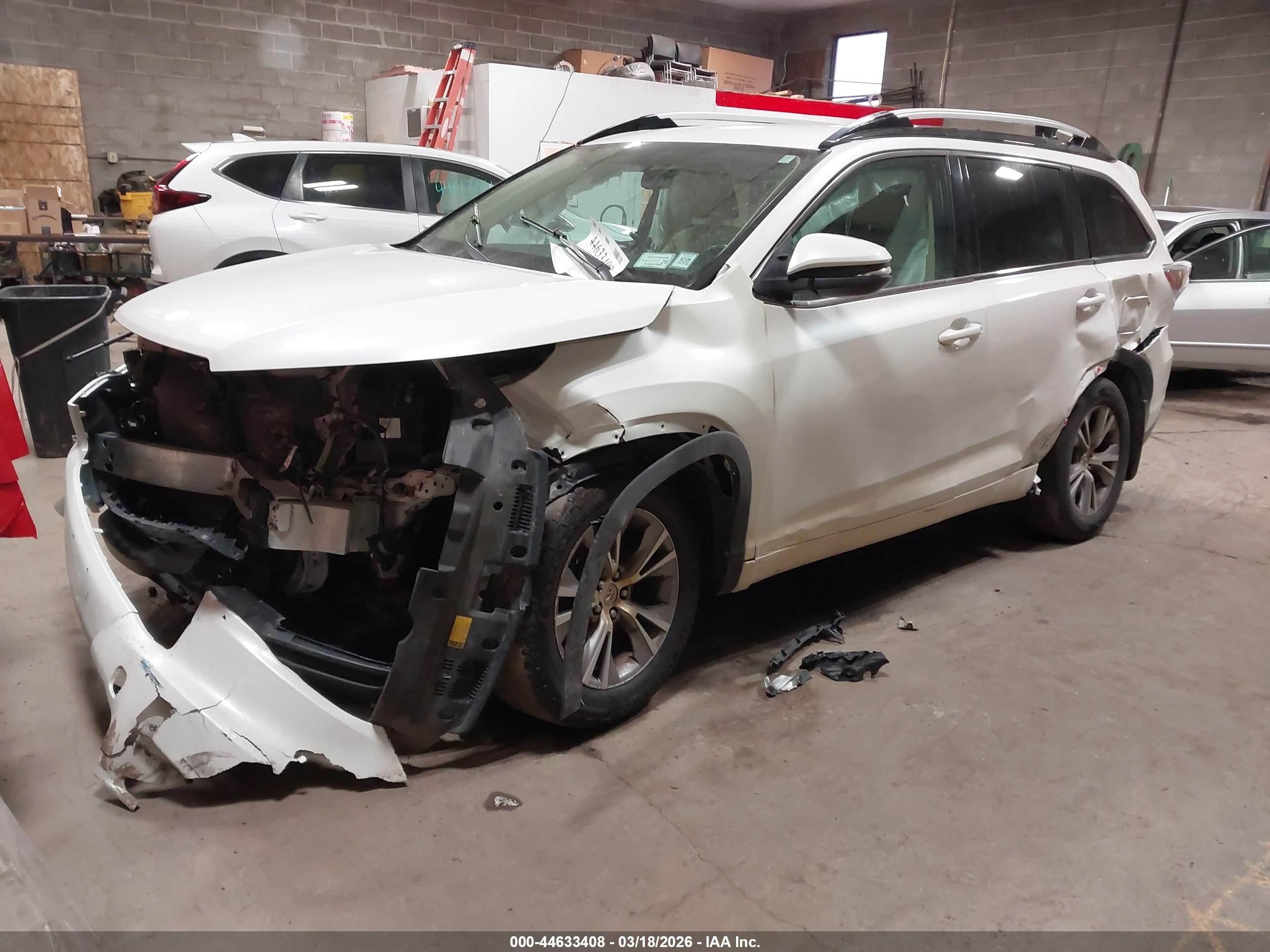 2014 Toyota Highlander Le Plus V6 White vin: 5TDBKRFH0ES004641