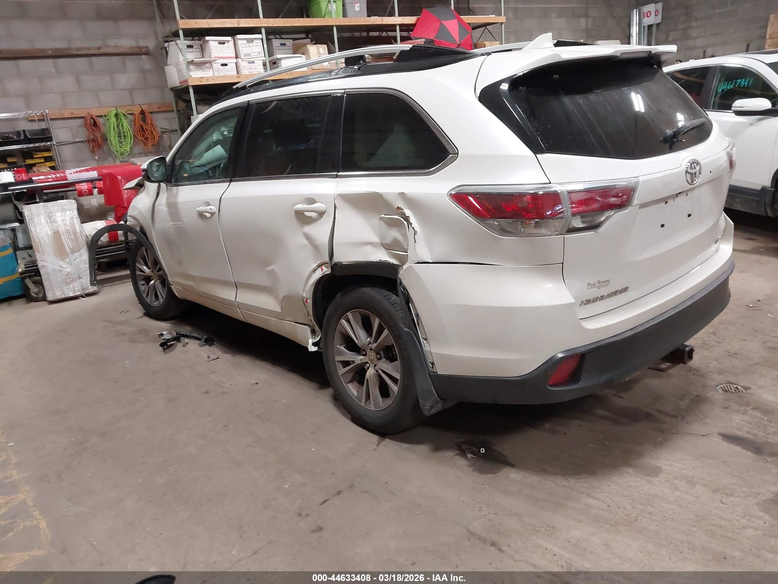 2014 Toyota Highlander Le Plus V6 White vin: 5TDBKRFH0ES004641