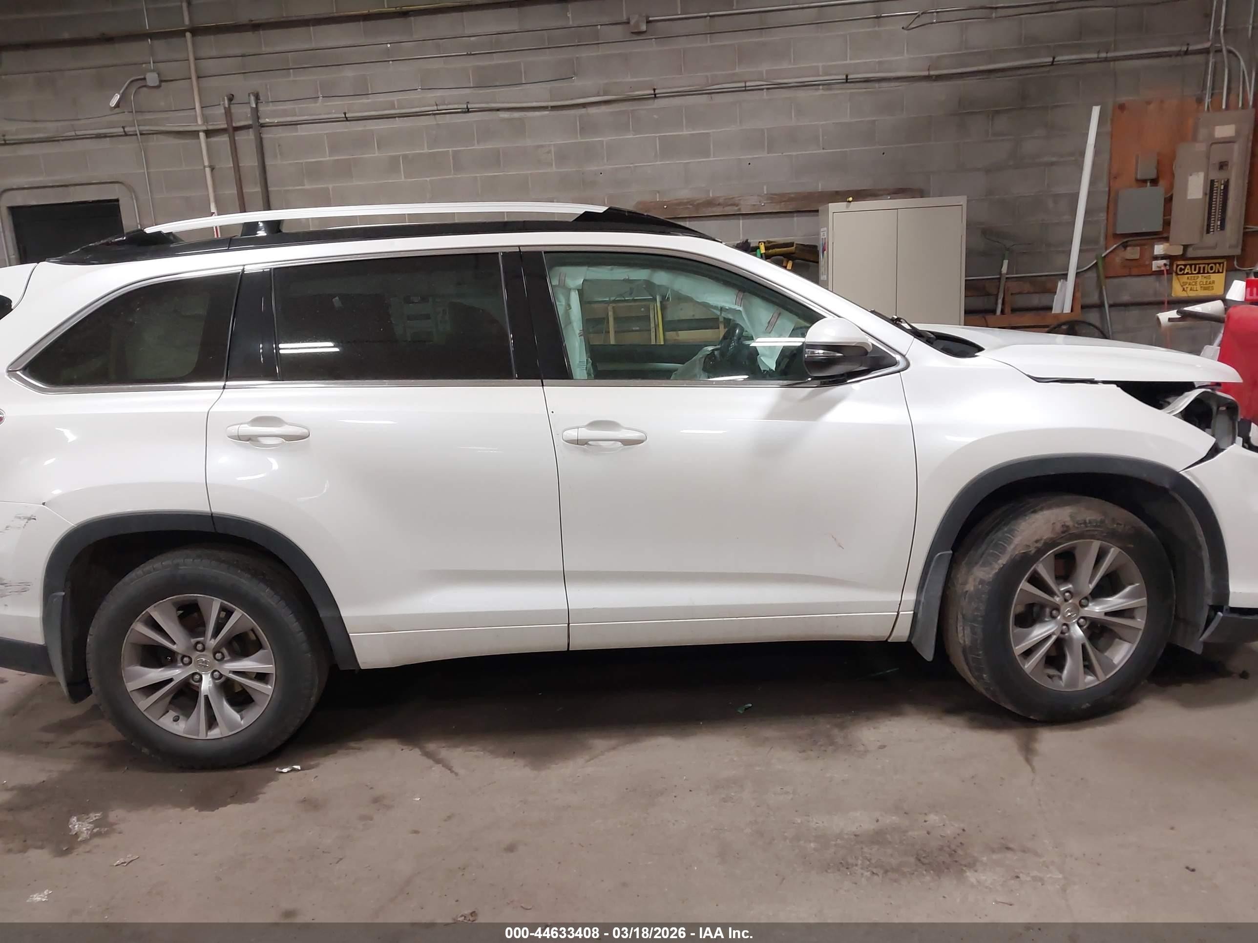 2014 Toyota Highlander Le Plus V6 White vin: 5TDBKRFH0ES004641