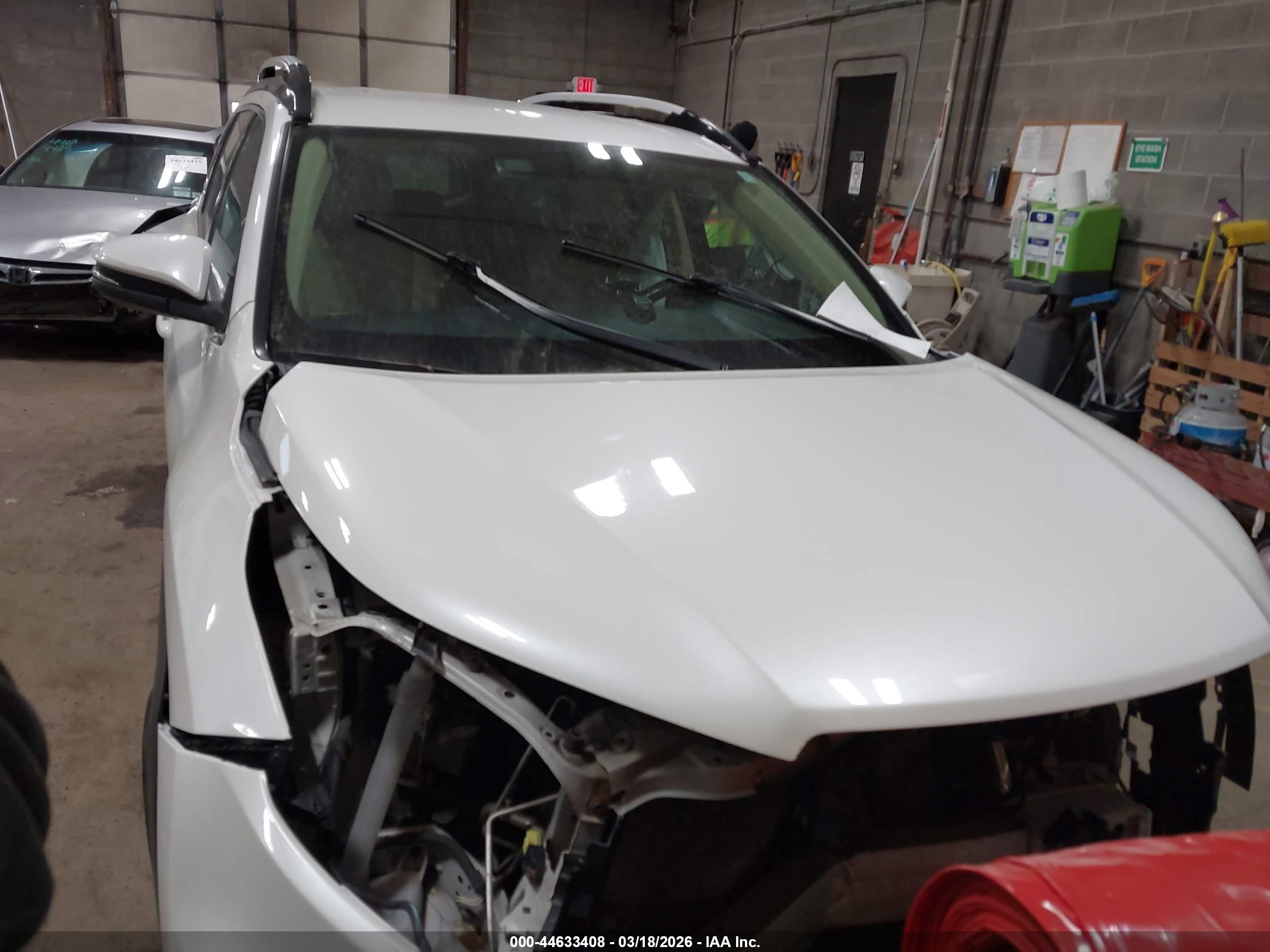 2014 Toyota Highlander Le Plus V6 White vin: 5TDBKRFH0ES004641