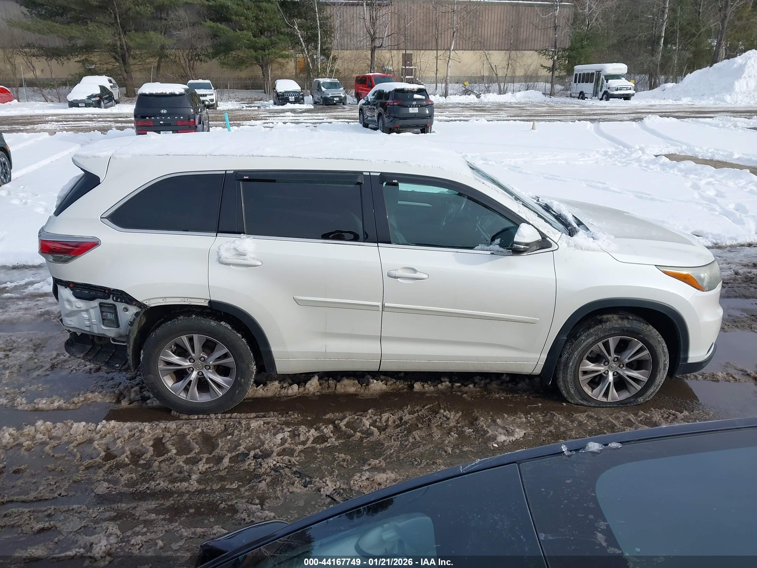 2015 Toyota Highlander Le Plus V6 Белый vin: 5TDBKRFH0FS129561