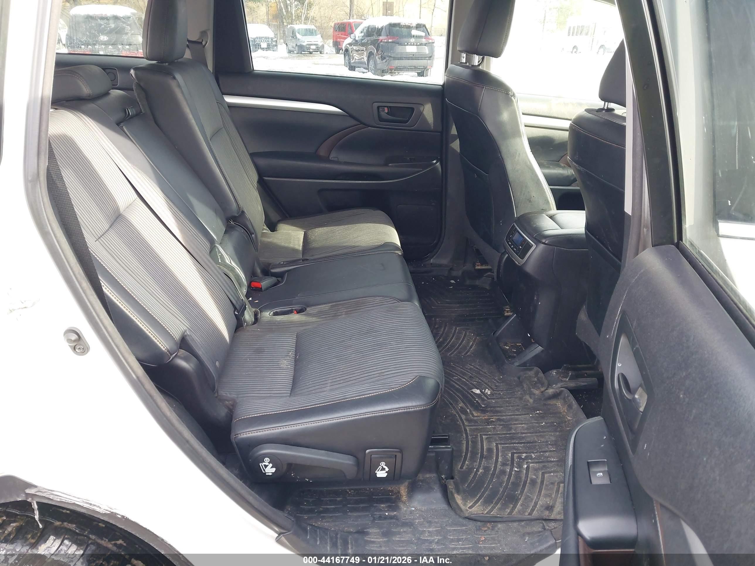 2015 Toyota Highlander Le Plus V6 Белый vin: 5TDBKRFH0FS129561