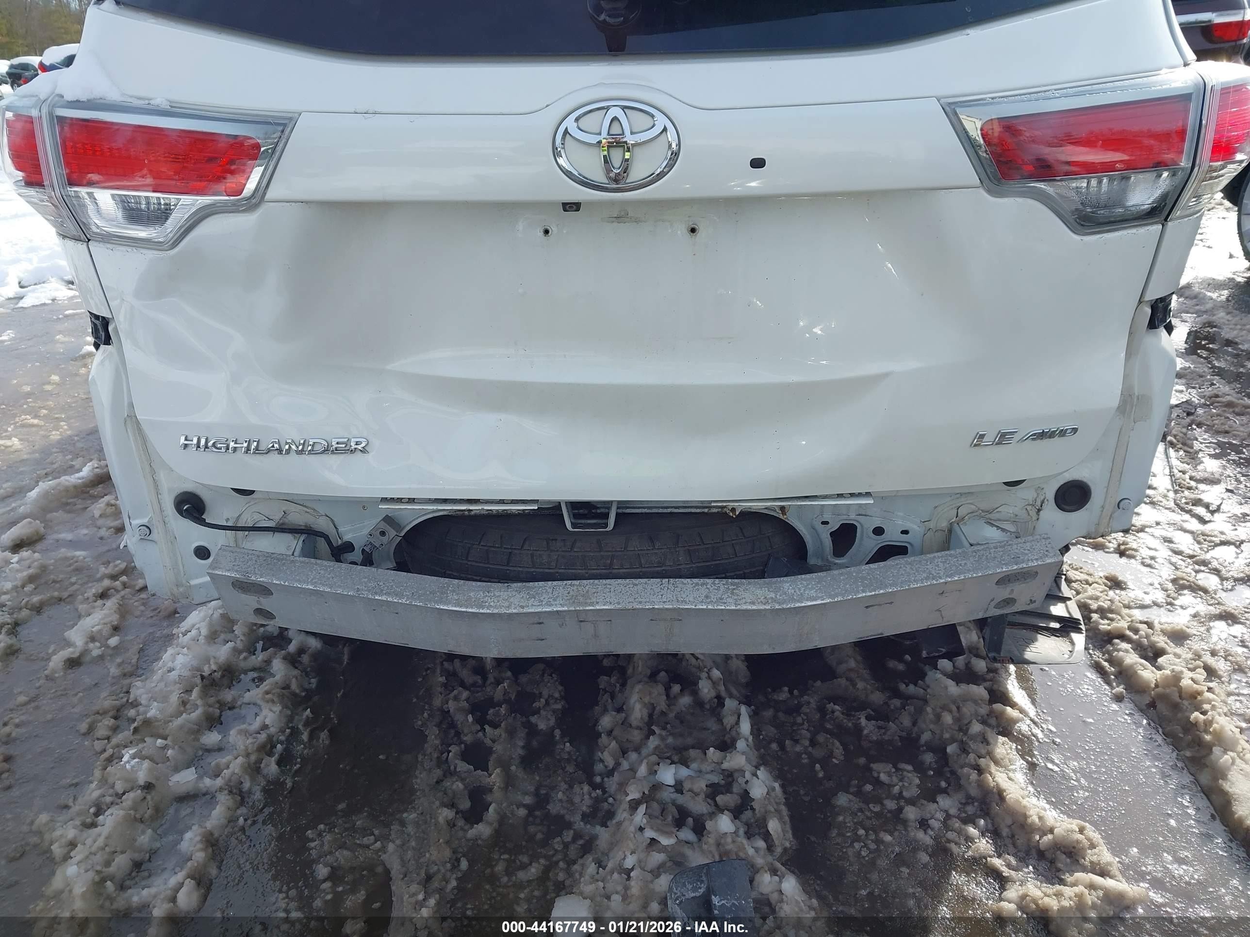 2015 Toyota Highlander Le Plus V6 Белый vin: 5TDBKRFH0FS129561