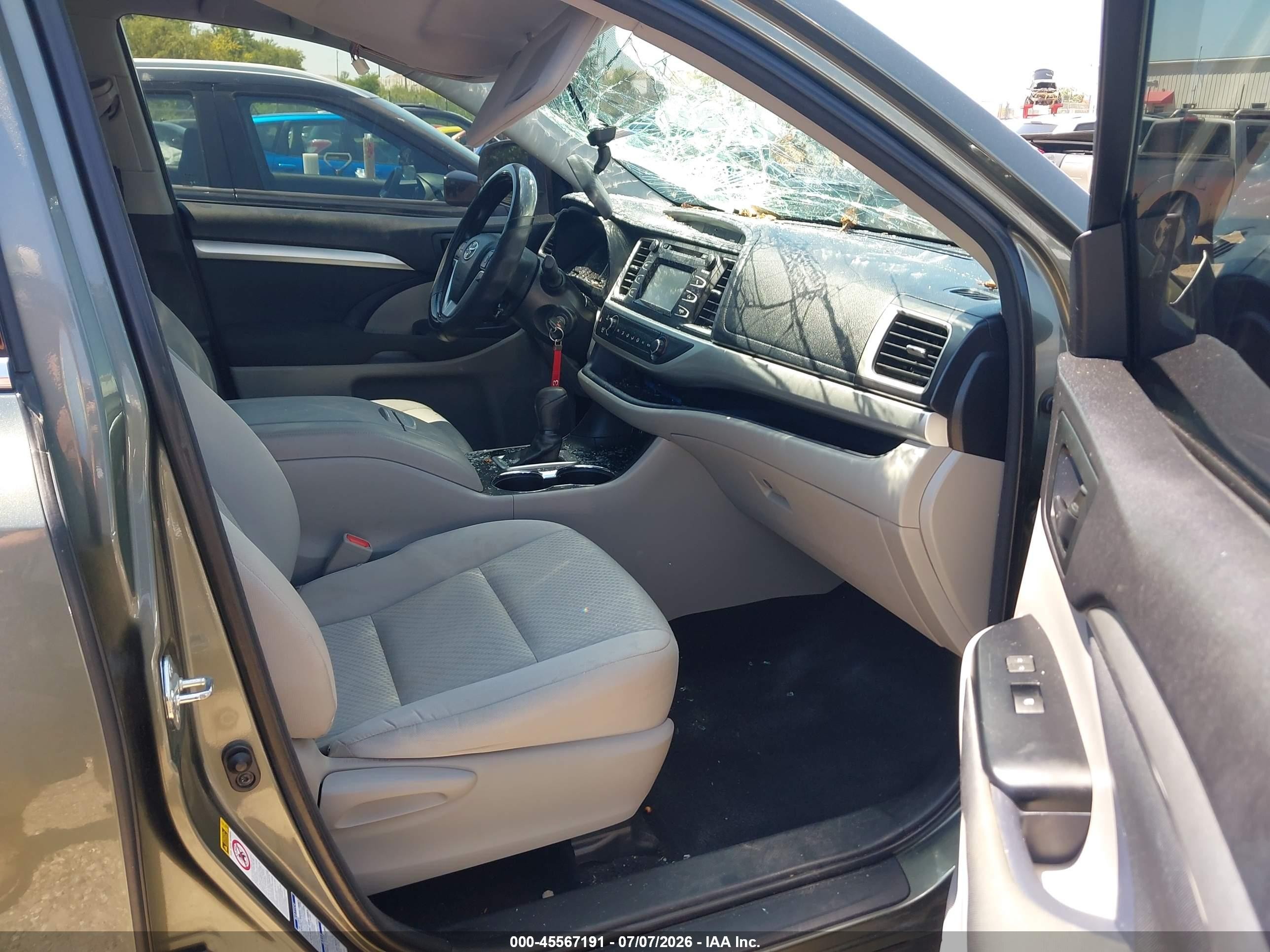 2015 Toyota Highlander Le V6 Green vin: 5TDBKRFH0FS158218