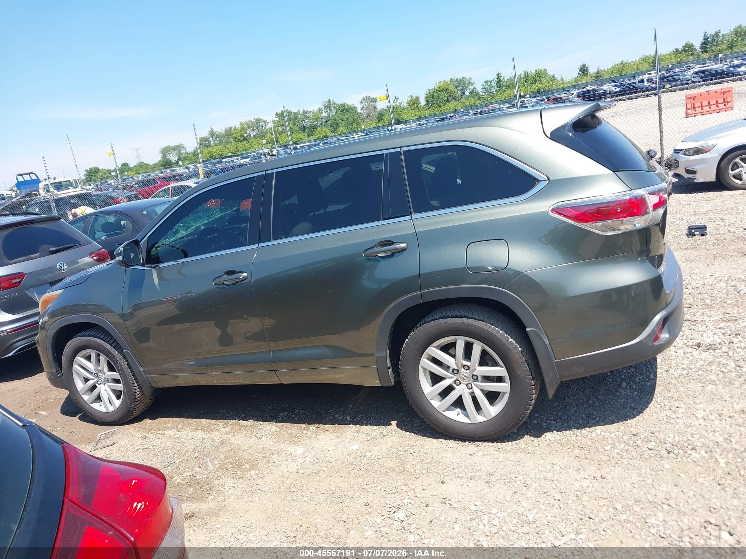 2015 Toyota Highlander Le V6 Green vin: 5TDBKRFH0FS158218