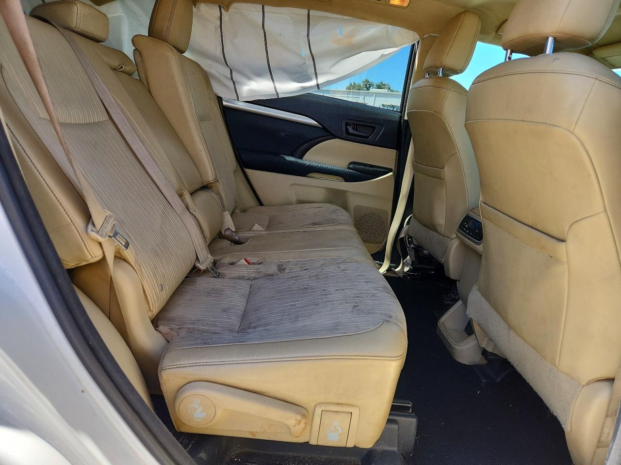 2014 Toyota Highlander Le Plus White vin: 5TDBKRFH1ES061706