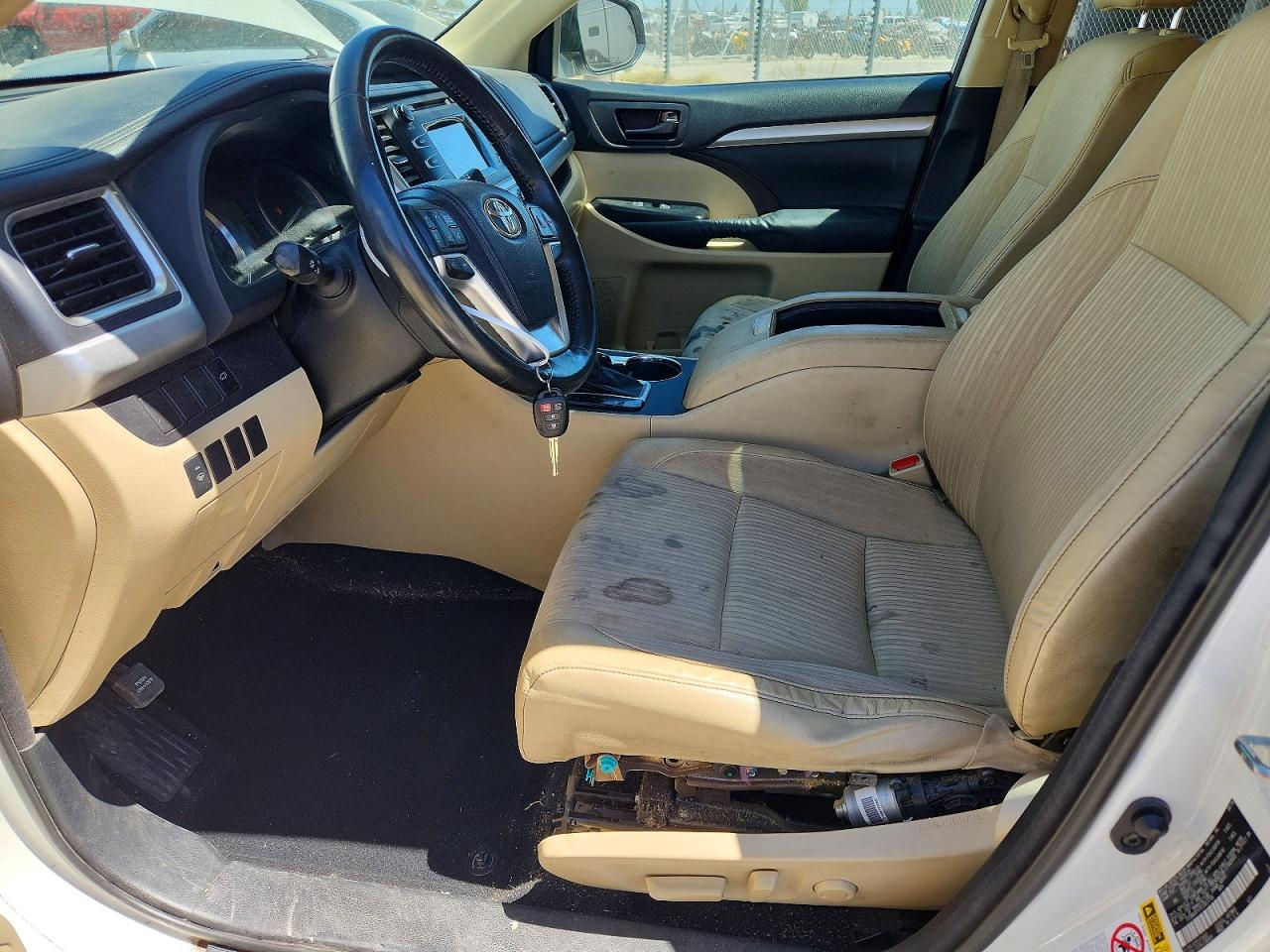 2014 Toyota Highlander Le Plus White vin: 5TDBKRFH1ES061706