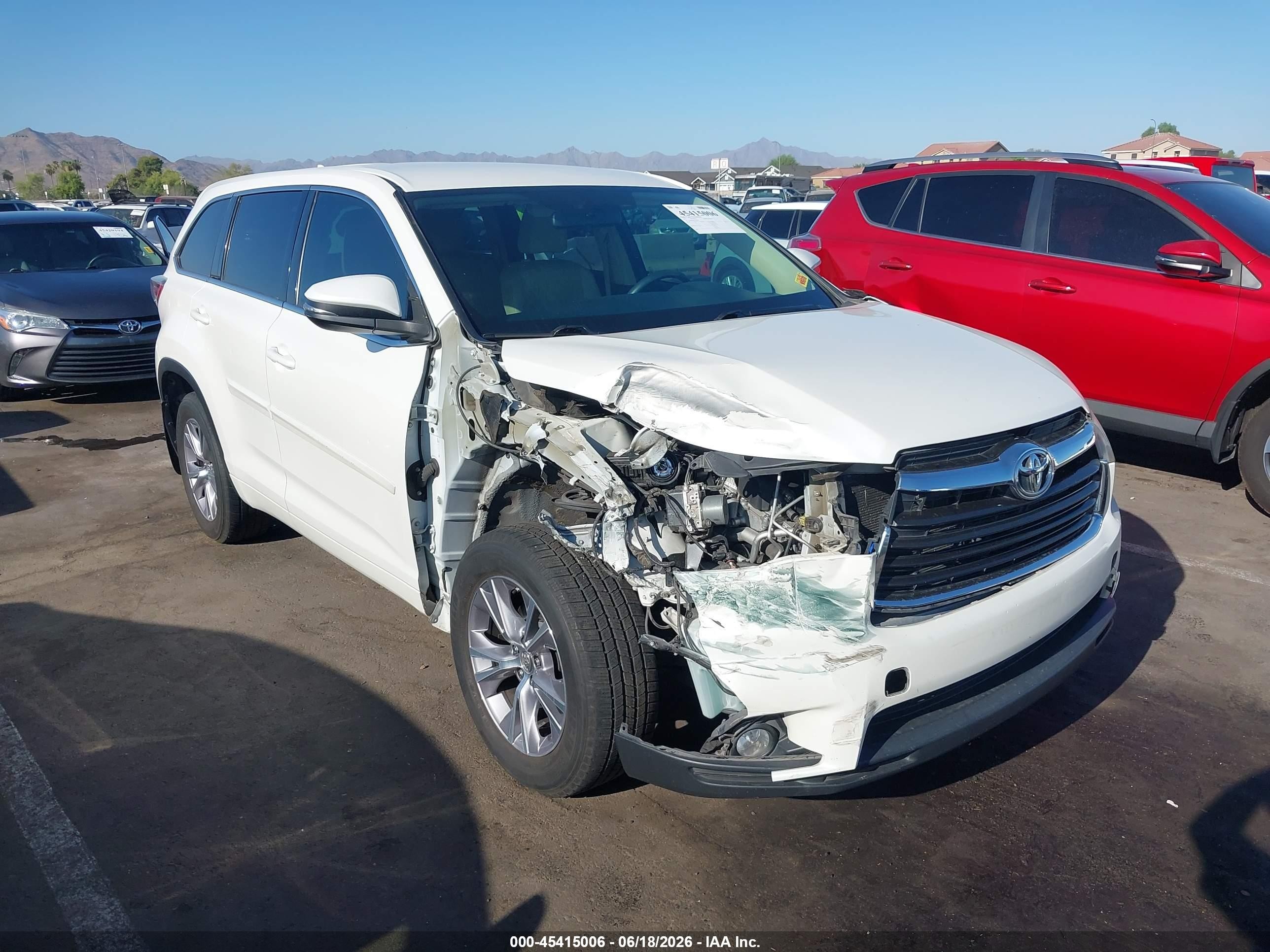 2015 Toyota Highlander Le Plus V6 Белый vin: 5TDBKRFH1FS105379