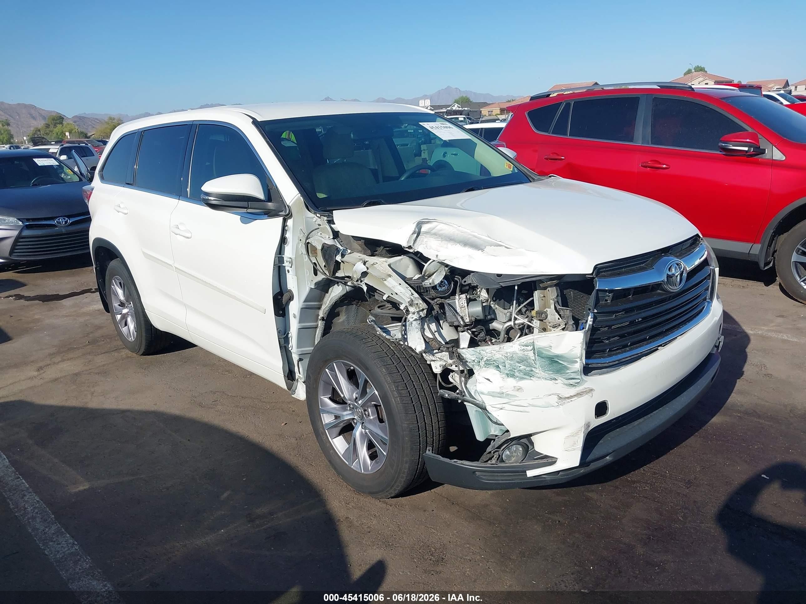 2015 Toyota Highlander Le Plus V6 Белый vin: 5TDBKRFH1FS105379