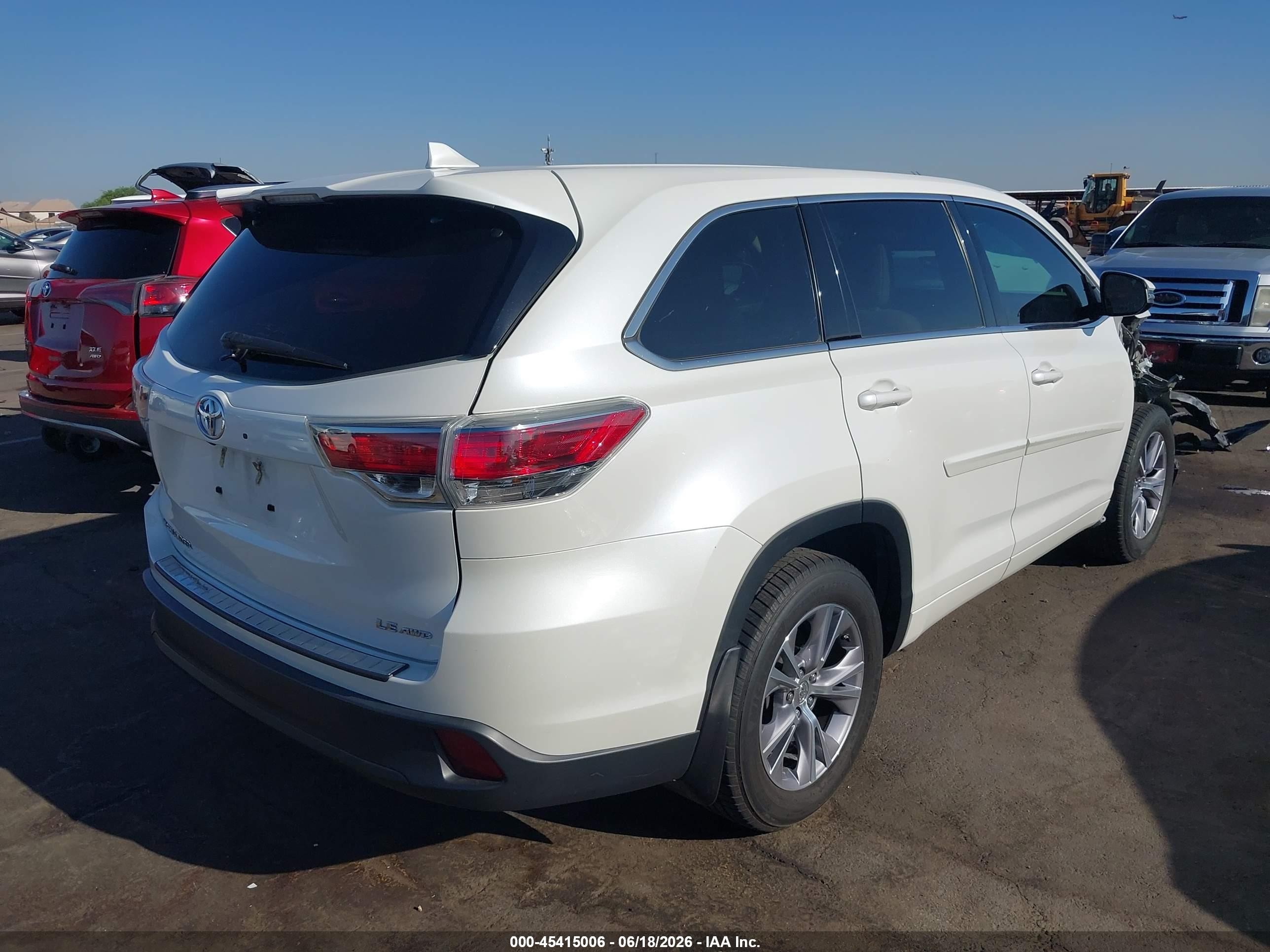 2015 Toyota Highlander Le Plus V6 Белый vin: 5TDBKRFH1FS105379