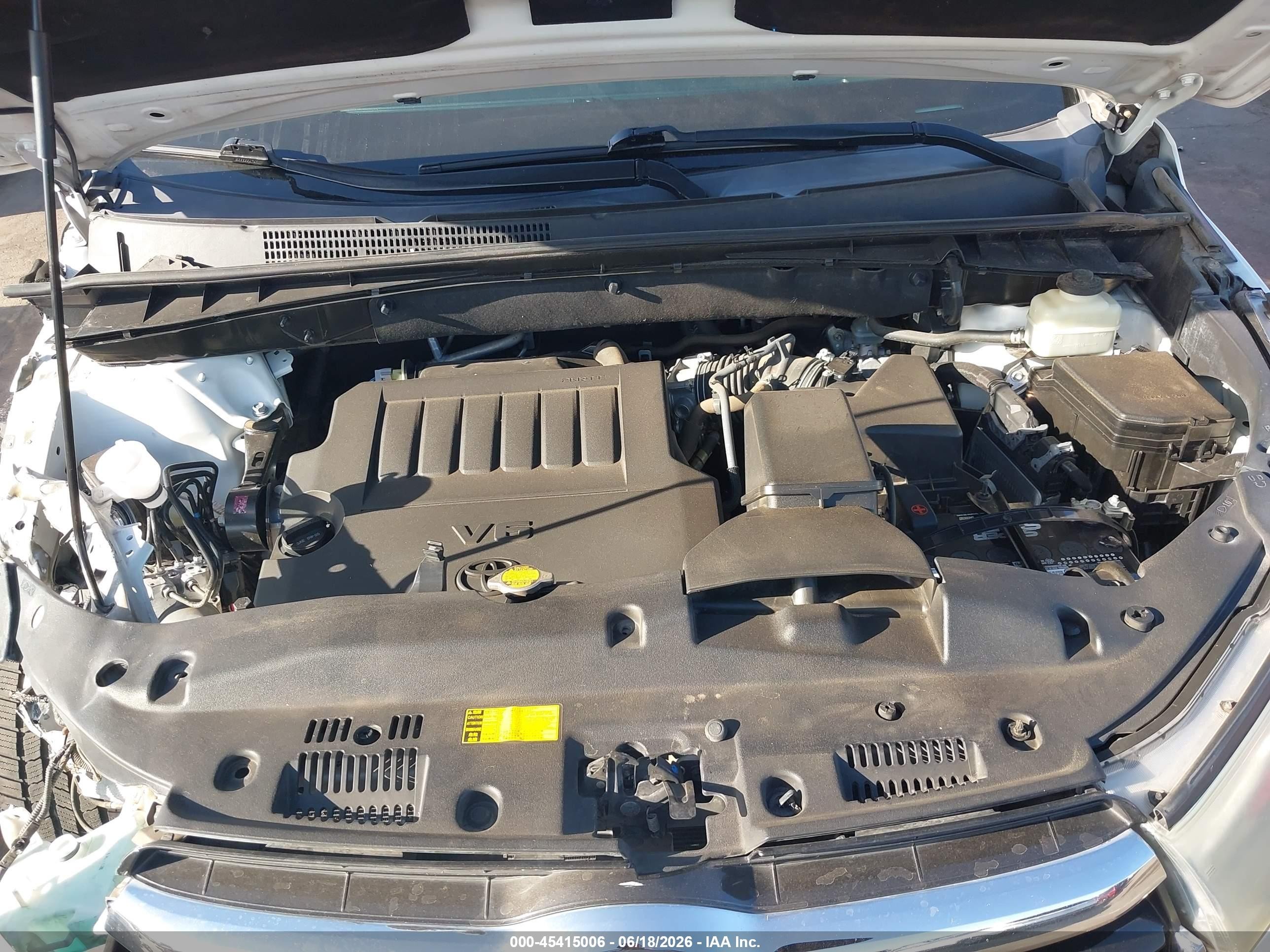 2015 Toyota Highlander Le Plus V6 Белый vin: 5TDBKRFH1FS105379