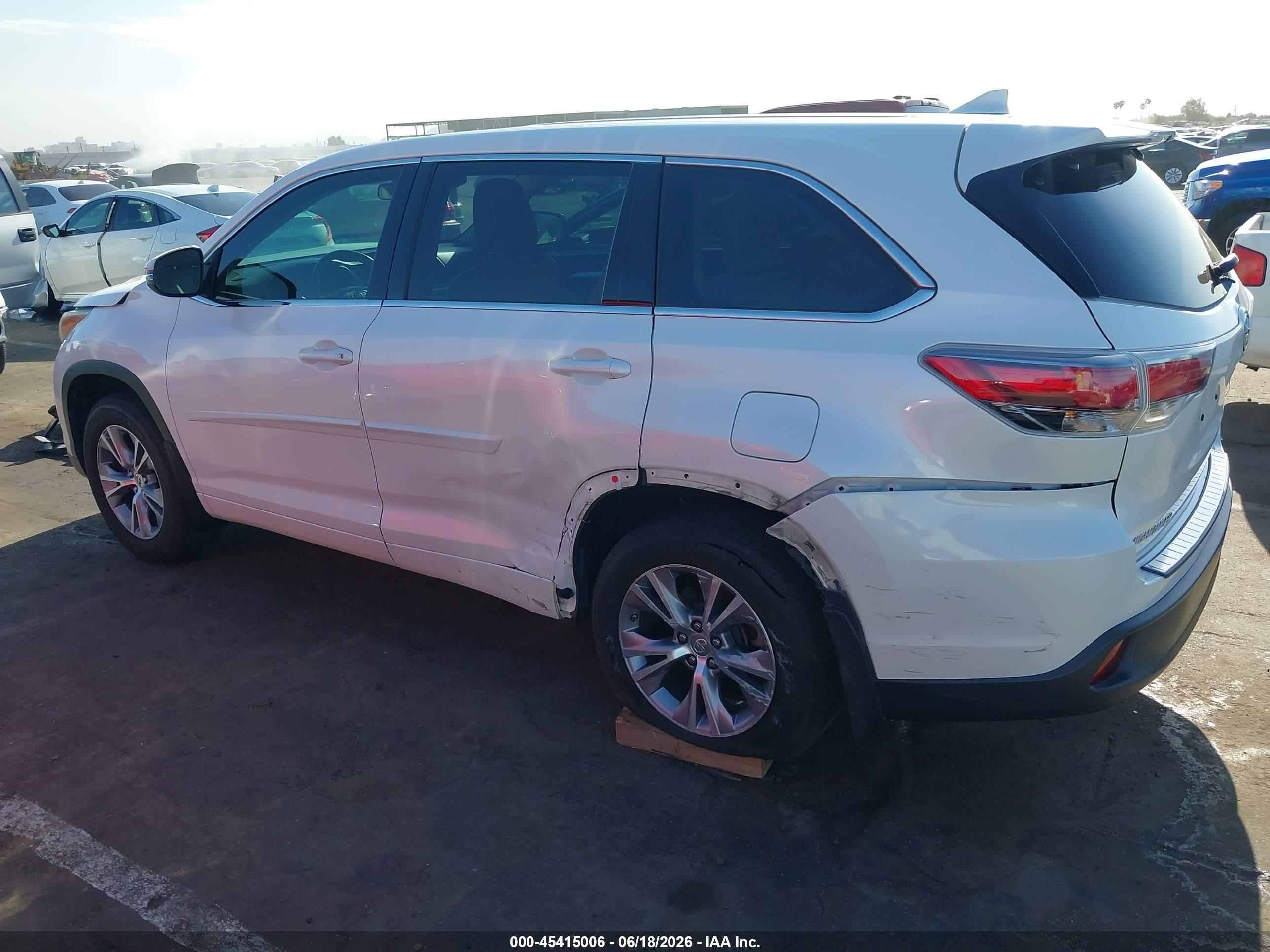 2015 Toyota Highlander Le Plus V6 Белый vin: 5TDBKRFH1FS105379