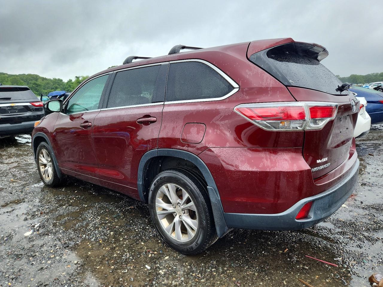 2015 Toyota Highlander Le Plus Burgundy vin: 5TDBKRFH1FS181135