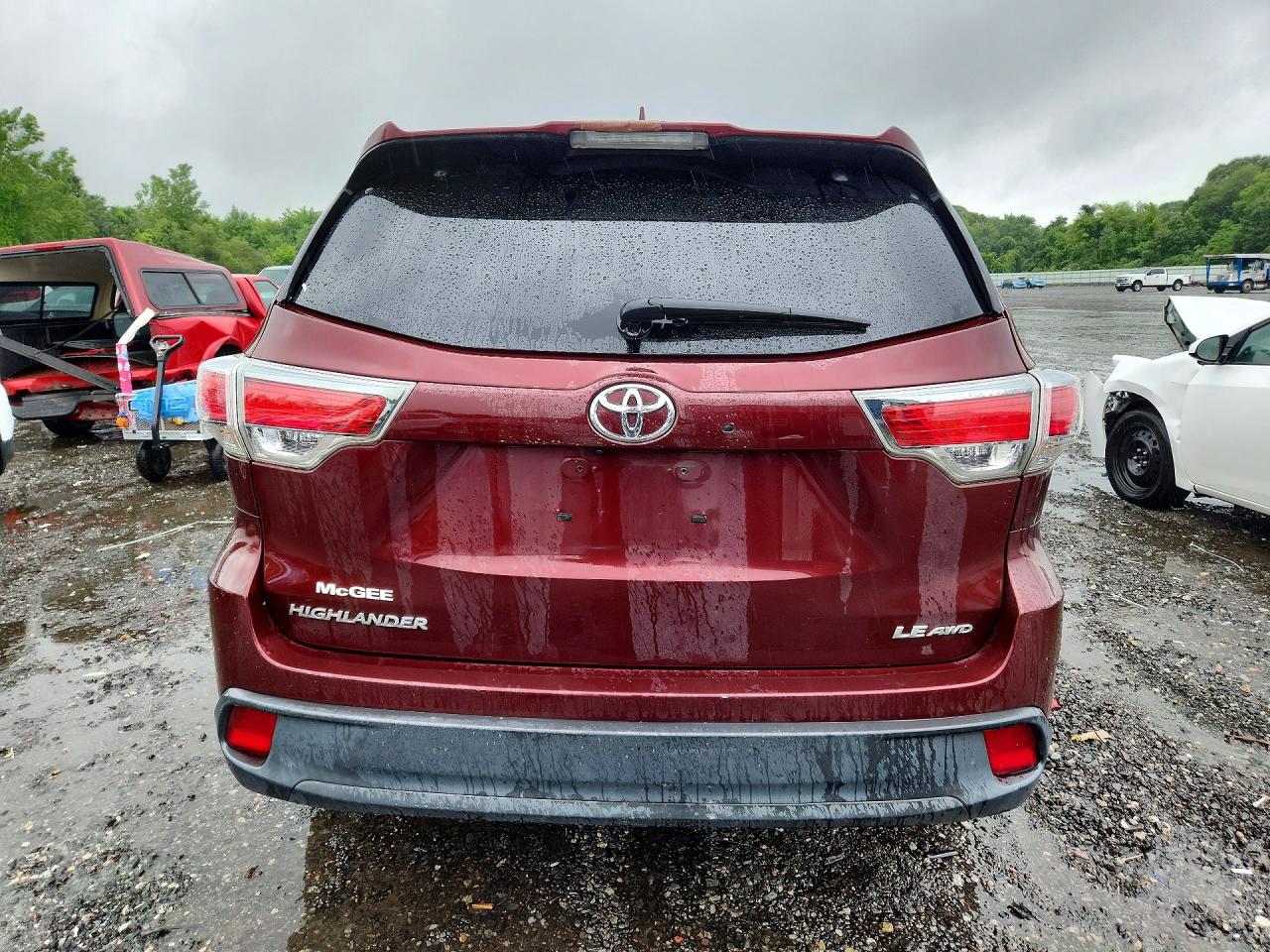 2015 Toyota Highlander Le Plus Burgundy vin: 5TDBKRFH1FS181135