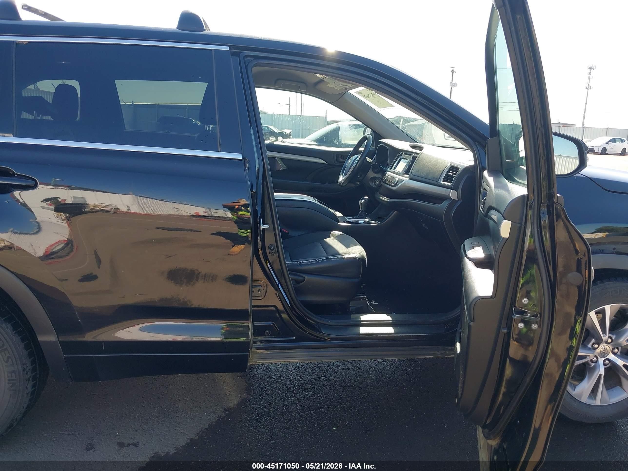2015 Toyota Highlander Le Plus V6 Black vin: 5TDBKRFH1FS193348