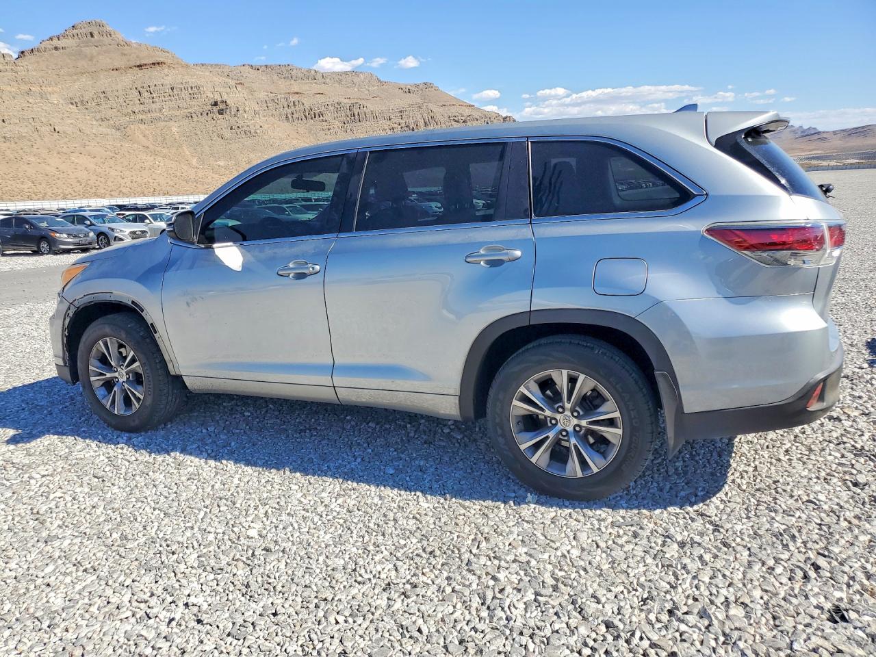 2015 Toyota Highlander Le Plus Silver vin: 5TDBKRFH1FS200427