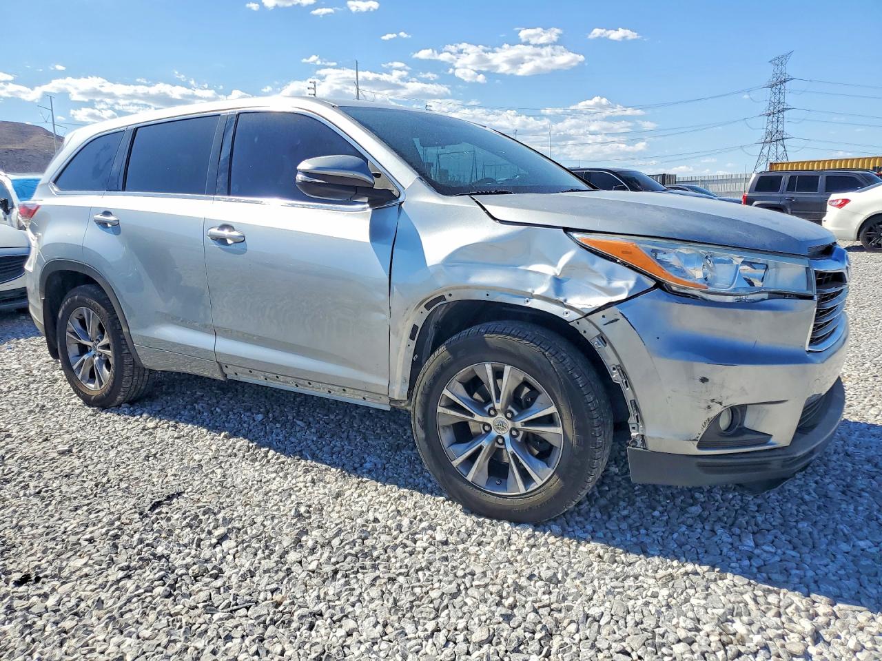 2015 Toyota Highlander Le Plus Silver vin: 5TDBKRFH1FS200427