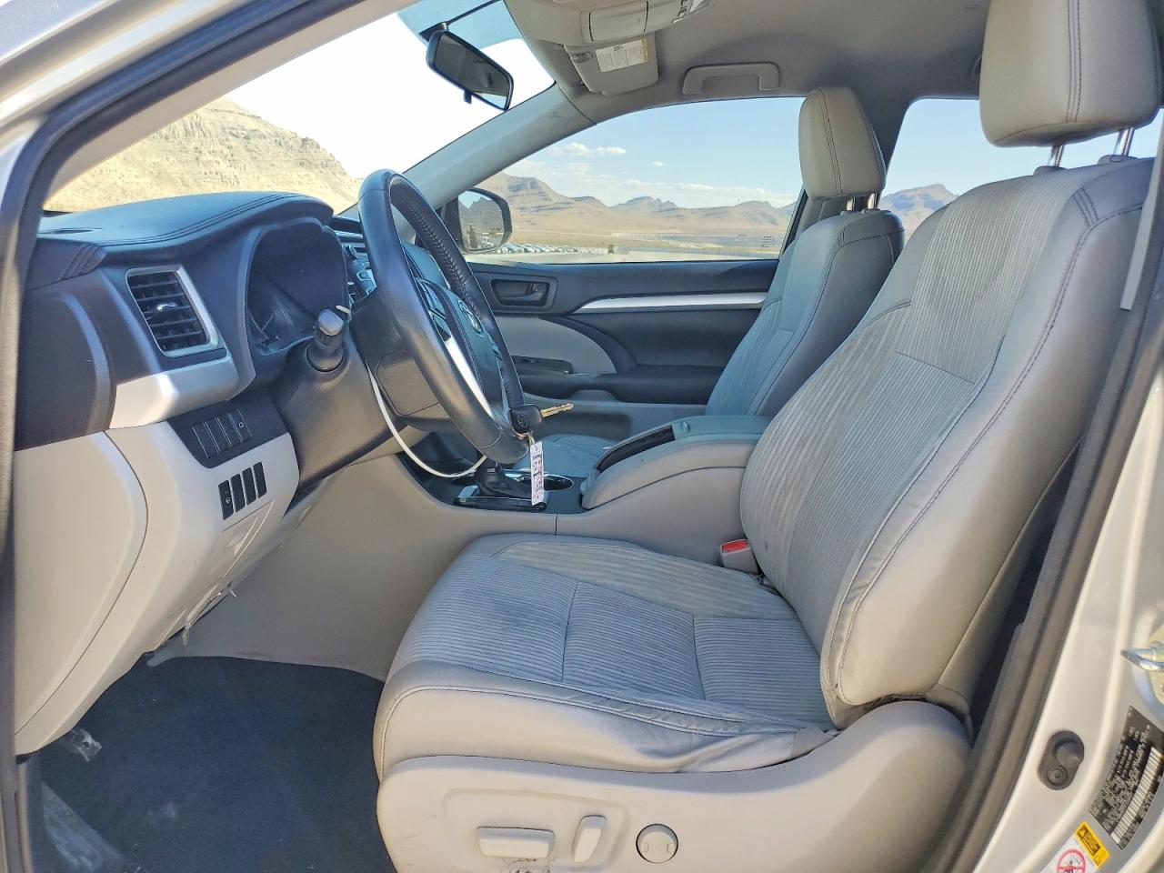 2015 Toyota Highlander Le Plus Silver vin: 5TDBKRFH1FS200427