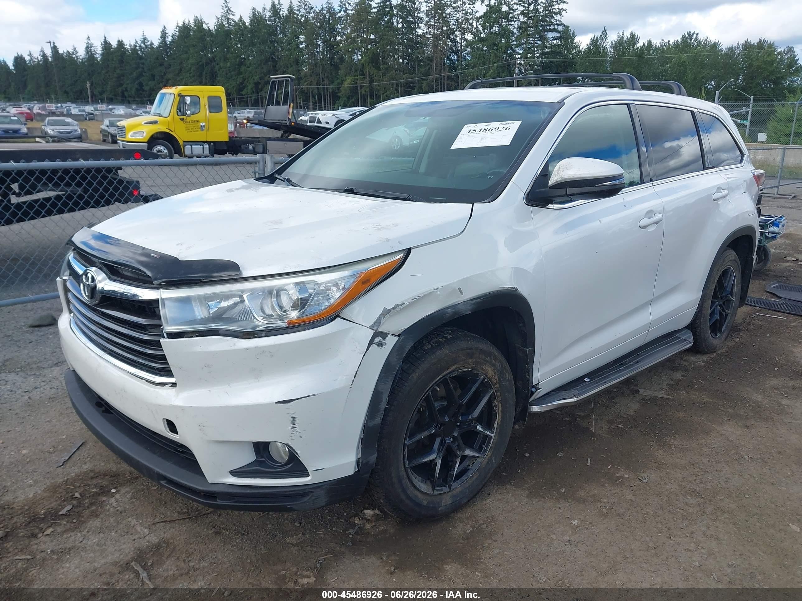 2015 Toyota Highlander Le Plus V6 White vin: 5TDBKRFH2FS138181