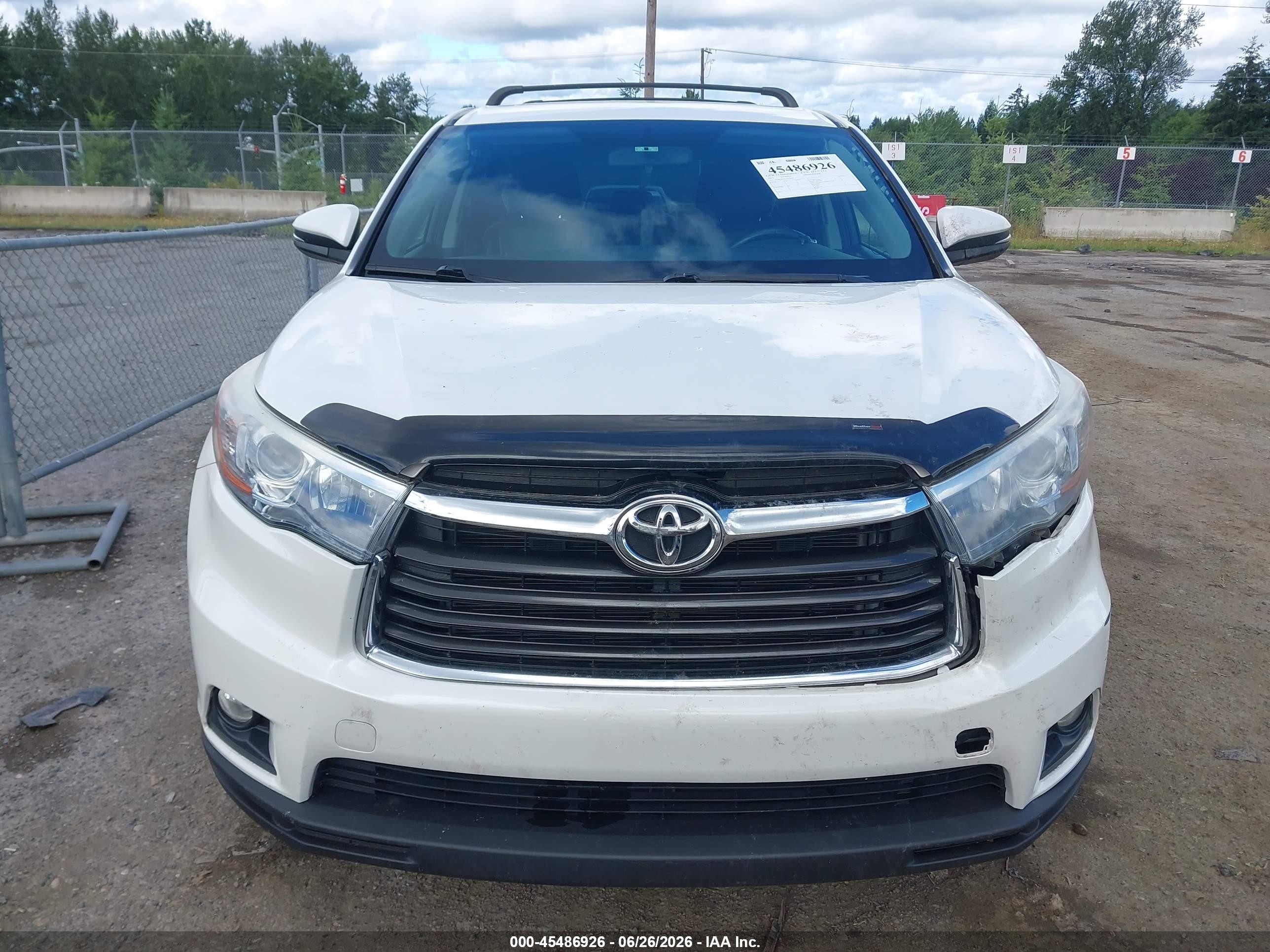 2015 Toyota Highlander Le Plus V6 White vin: 5TDBKRFH2FS138181