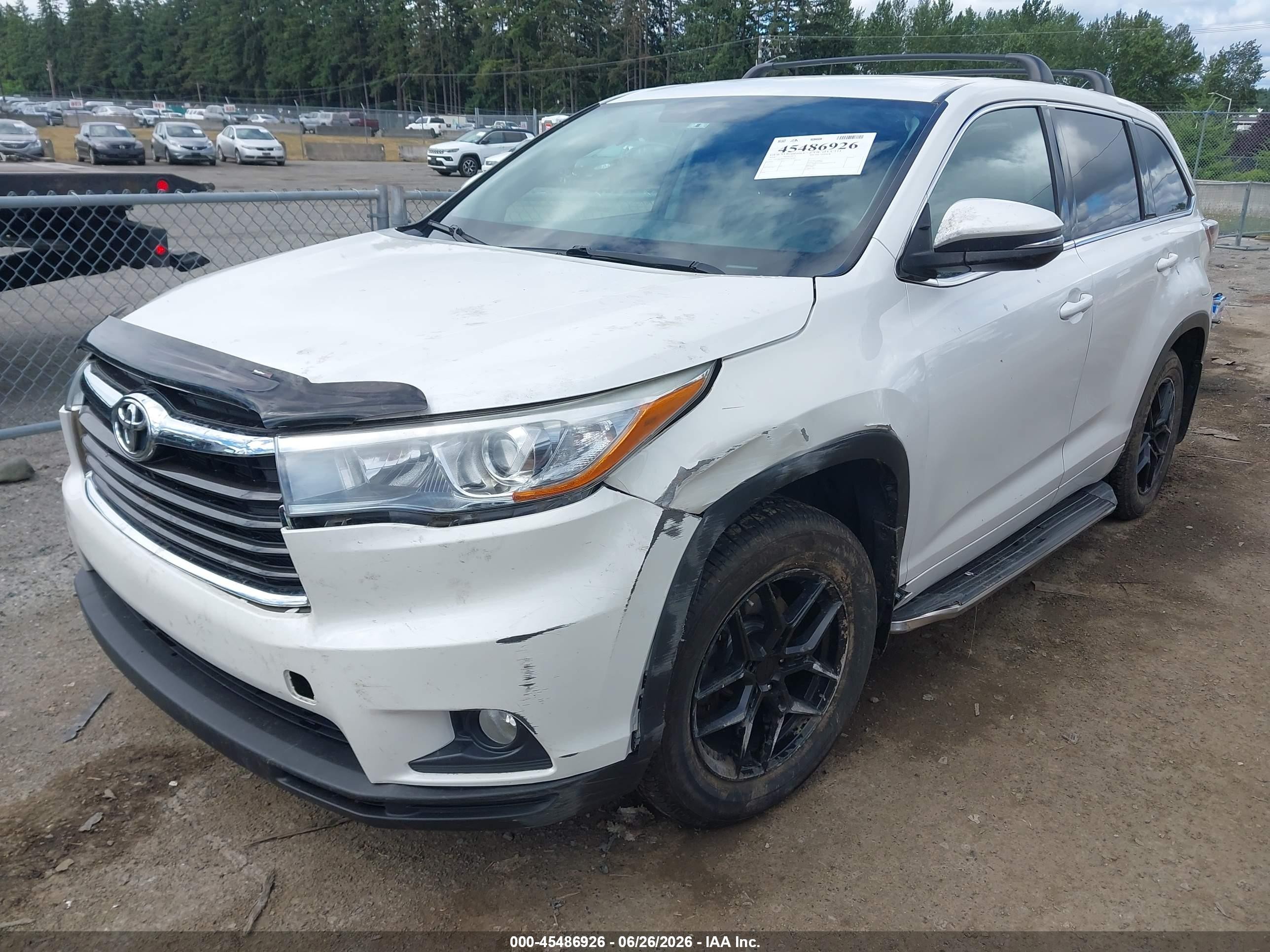 2015 Toyota Highlander Le Plus V6 White vin: 5TDBKRFH2FS138181