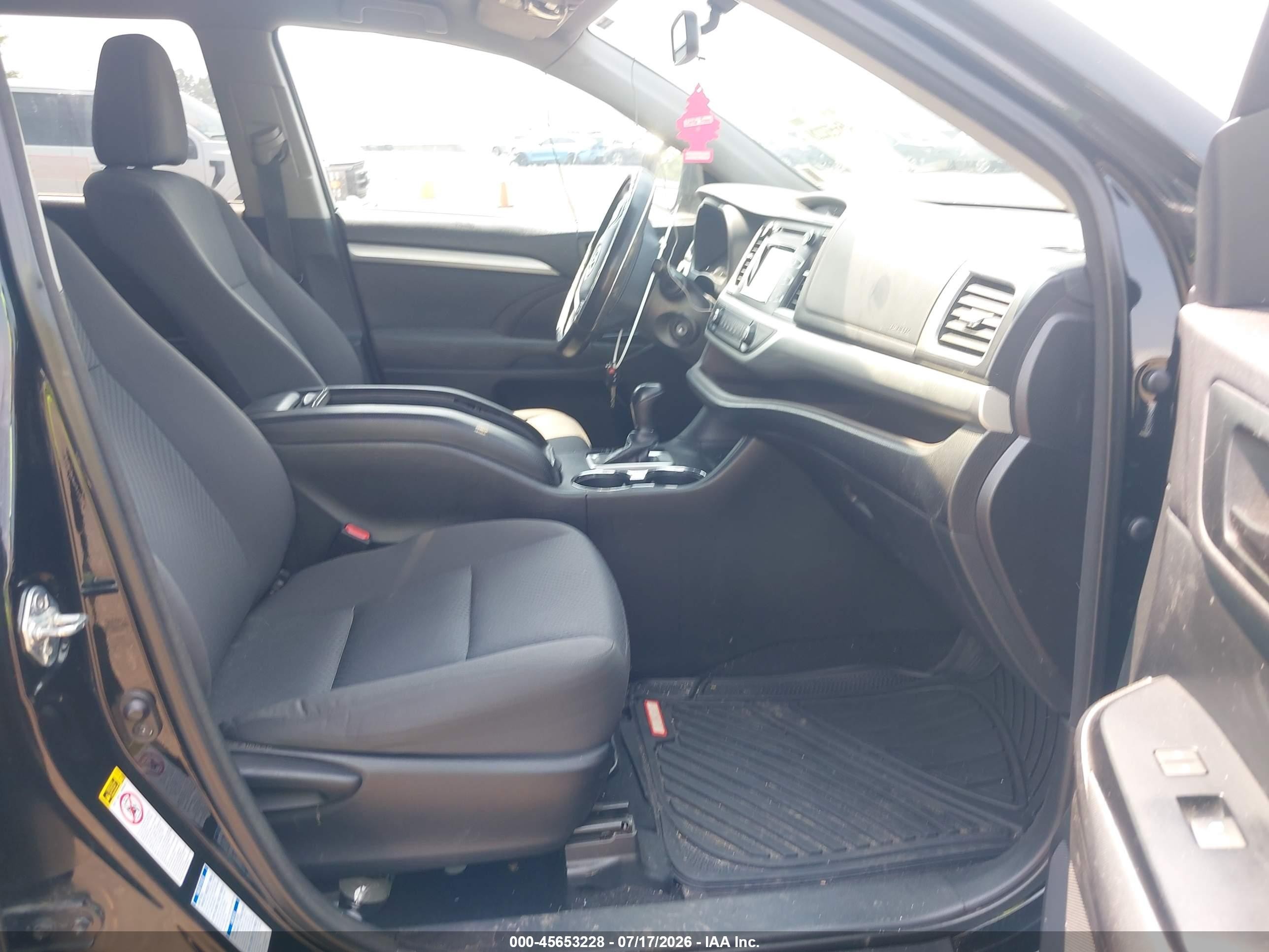 2015 Toyota Highlander Le V6 Black vin: 5TDBKRFH2FS152646
