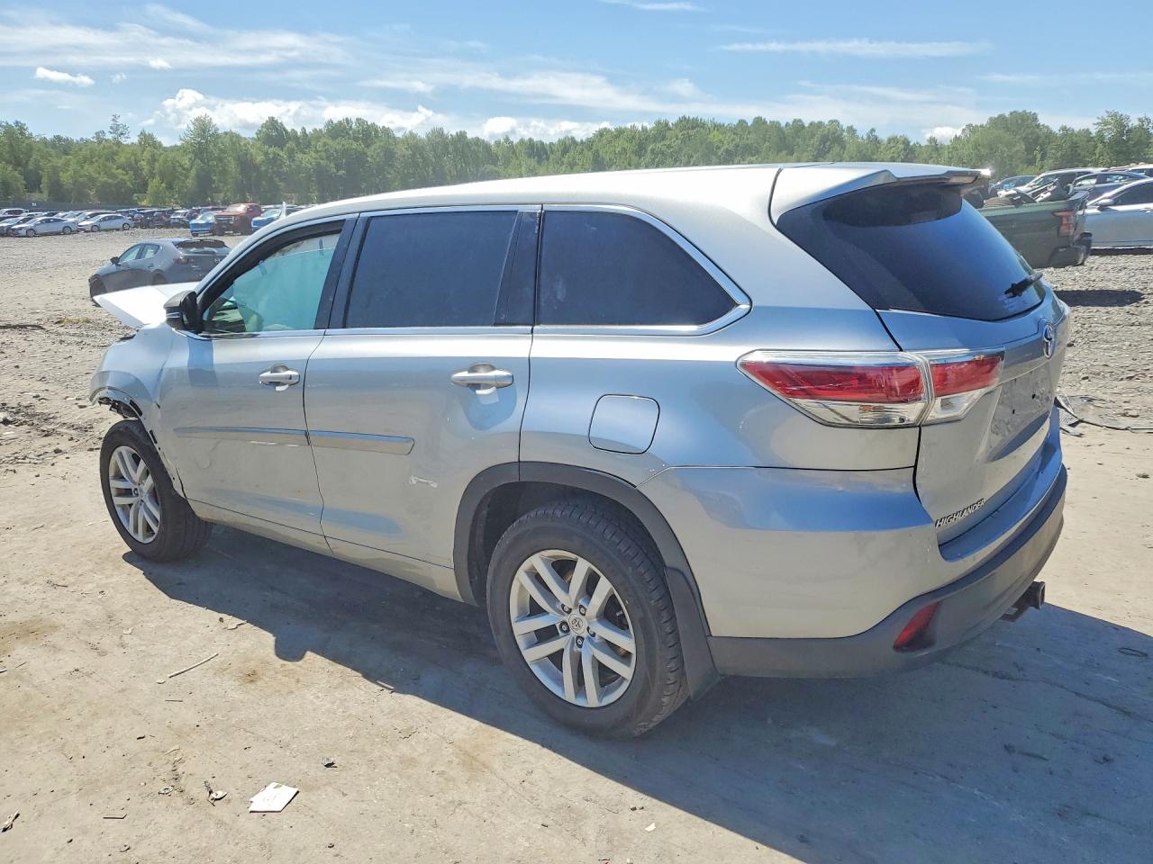 2015 Toyota Highlander Le Silver vin: 5TDBKRFH2FS162612