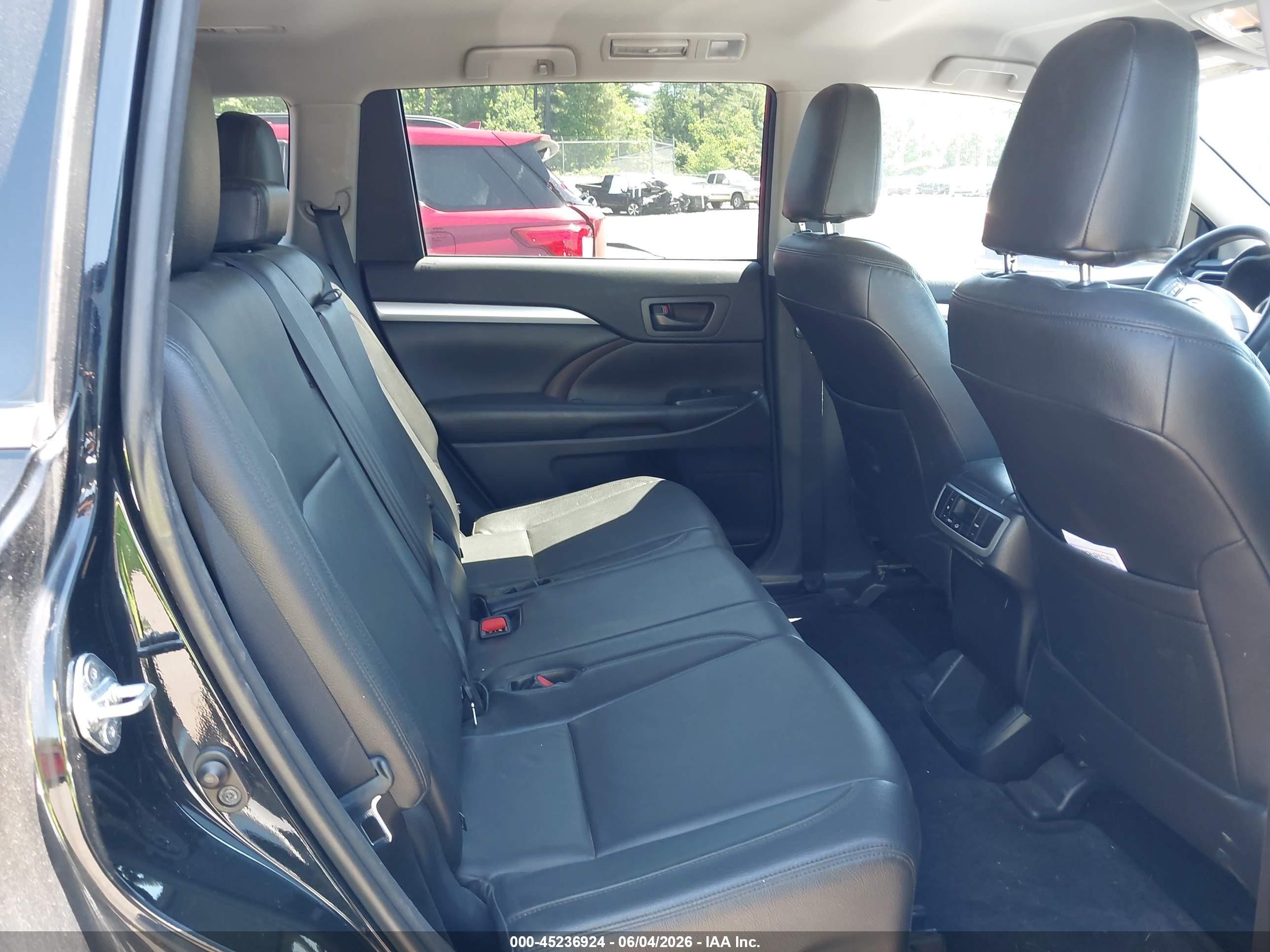2016 Toyota Highlander Le V6 Черный vin: 5TDBKRFH2GS270584