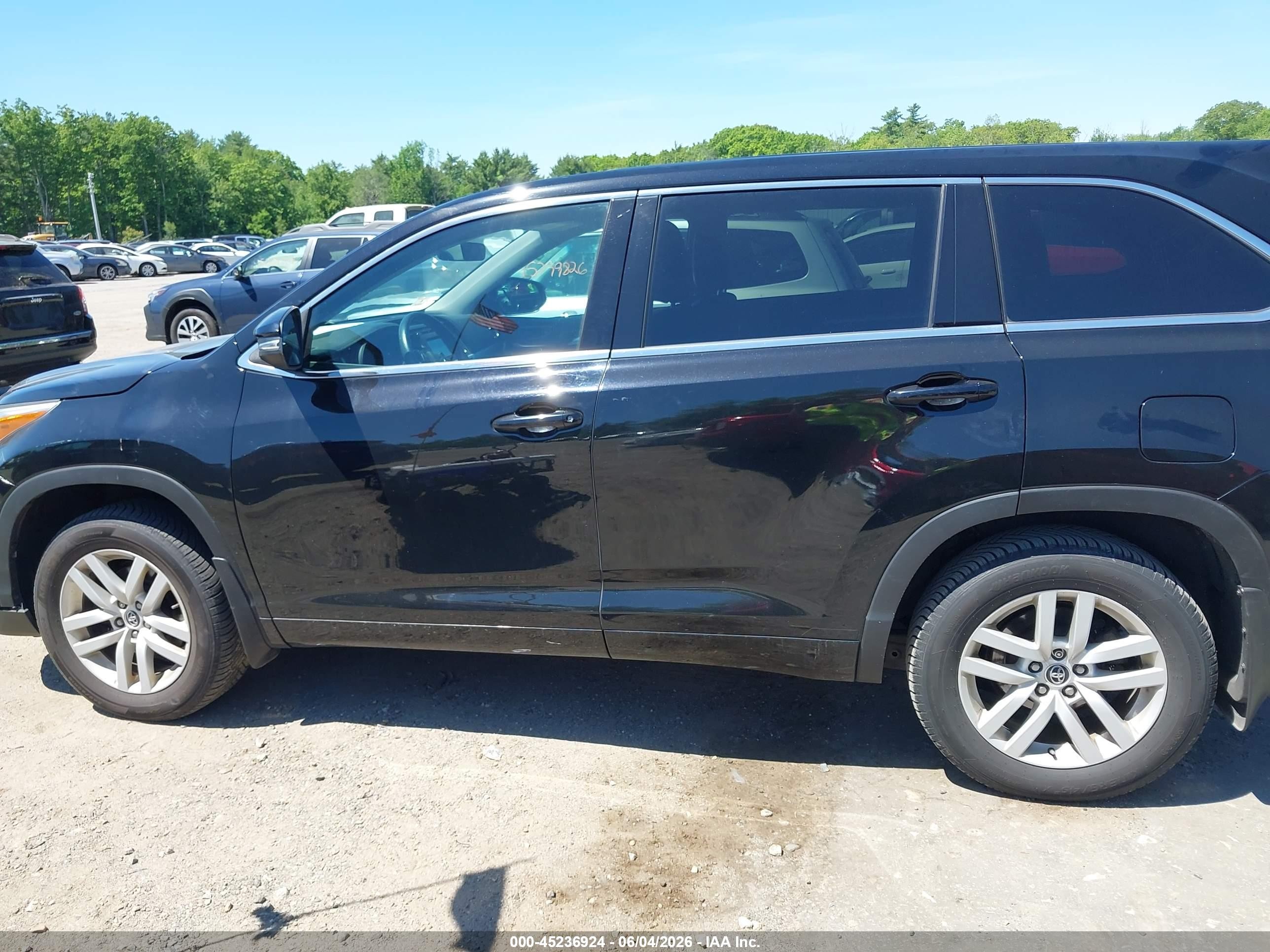 2016 Toyota Highlander Le V6 Черный vin: 5TDBKRFH2GS270584