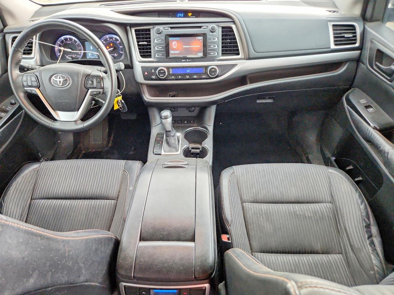 2014 Toyota Highlander Le Plus White vin: 5TDBKRFH3ES022180
