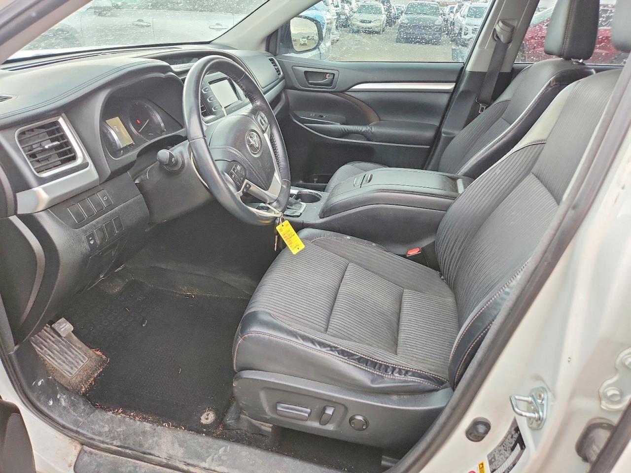 2014 Toyota Highlander Le Plus White vin: 5TDBKRFH3ES022180
