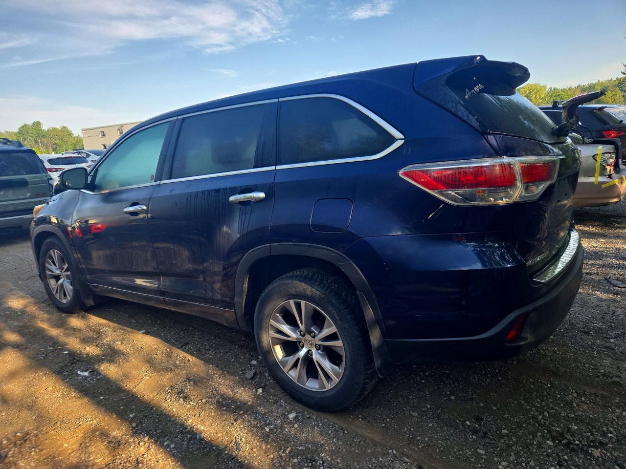 2015 Toyota Highlander Le Blue vin: 5TDBKRFH3FS084583