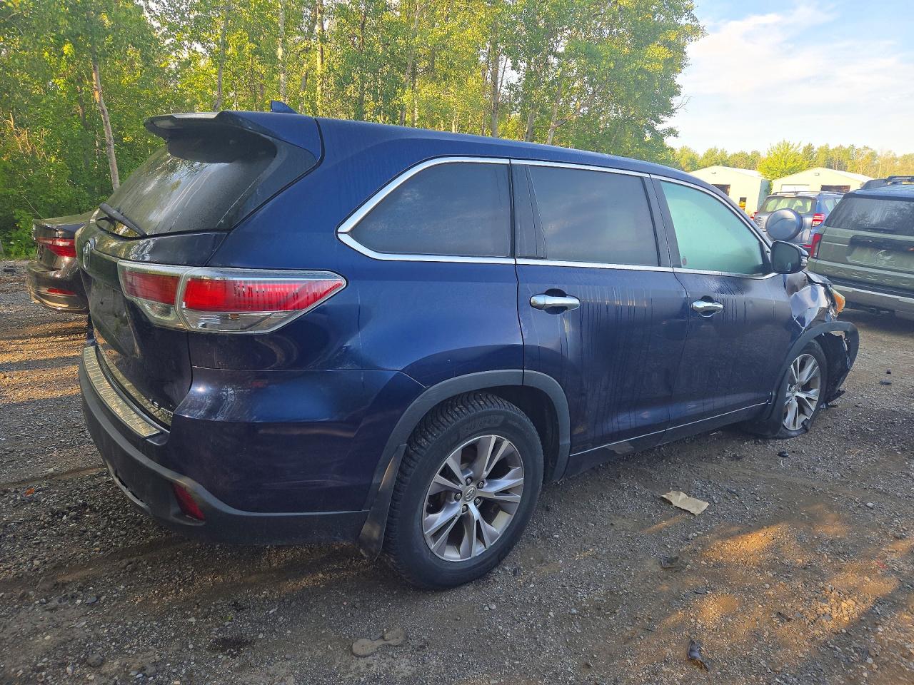 2015 Toyota Highlander Le Blue vin: 5TDBKRFH3FS084583