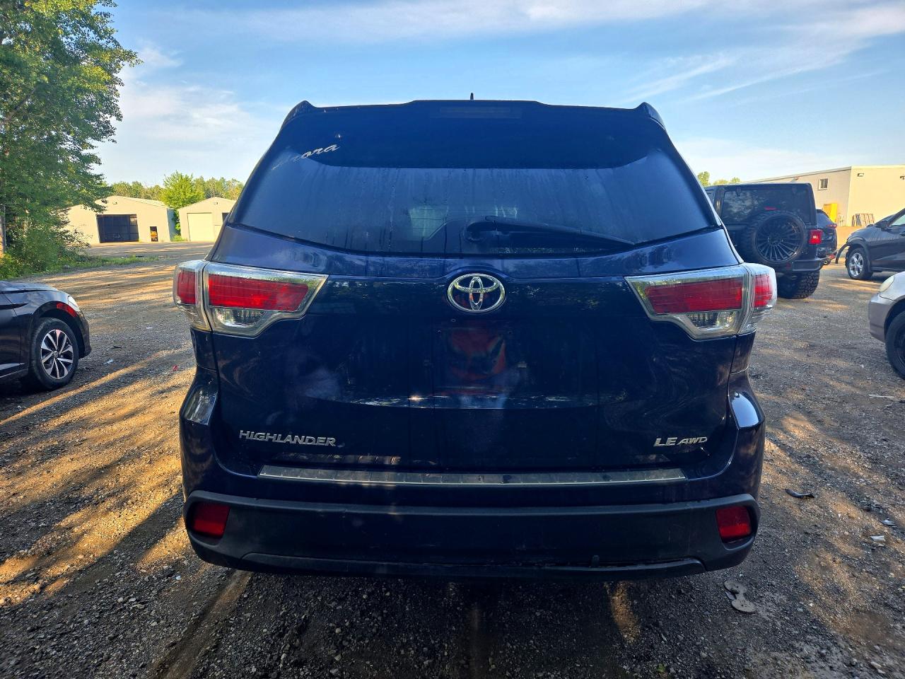 2015 Toyota Highlander Le Blue vin: 5TDBKRFH3FS084583