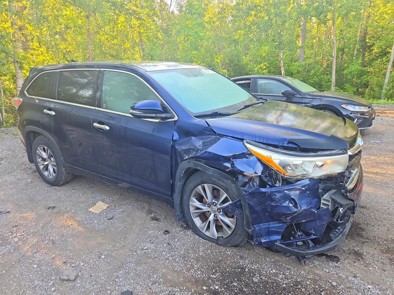 2015 Toyota Highlander Le Blue vin: 5TDBKRFH3FS084583