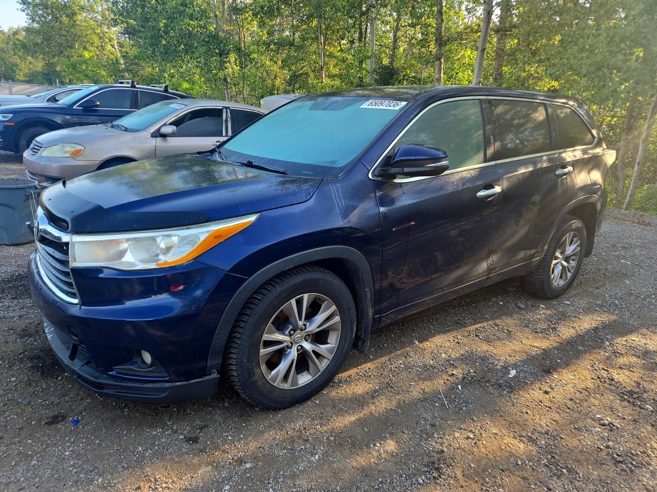 2015 Toyota Highlander Le Blue vin: 5TDBKRFH3FS084583