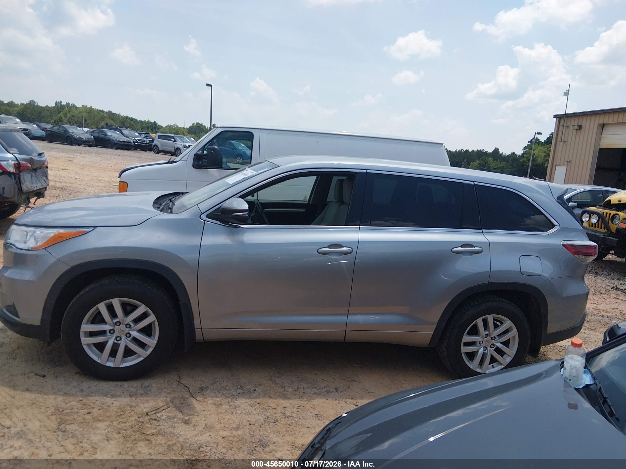 2015 Toyota Highlander Le V6 Silver vin: 5TDBKRFH3FS095762