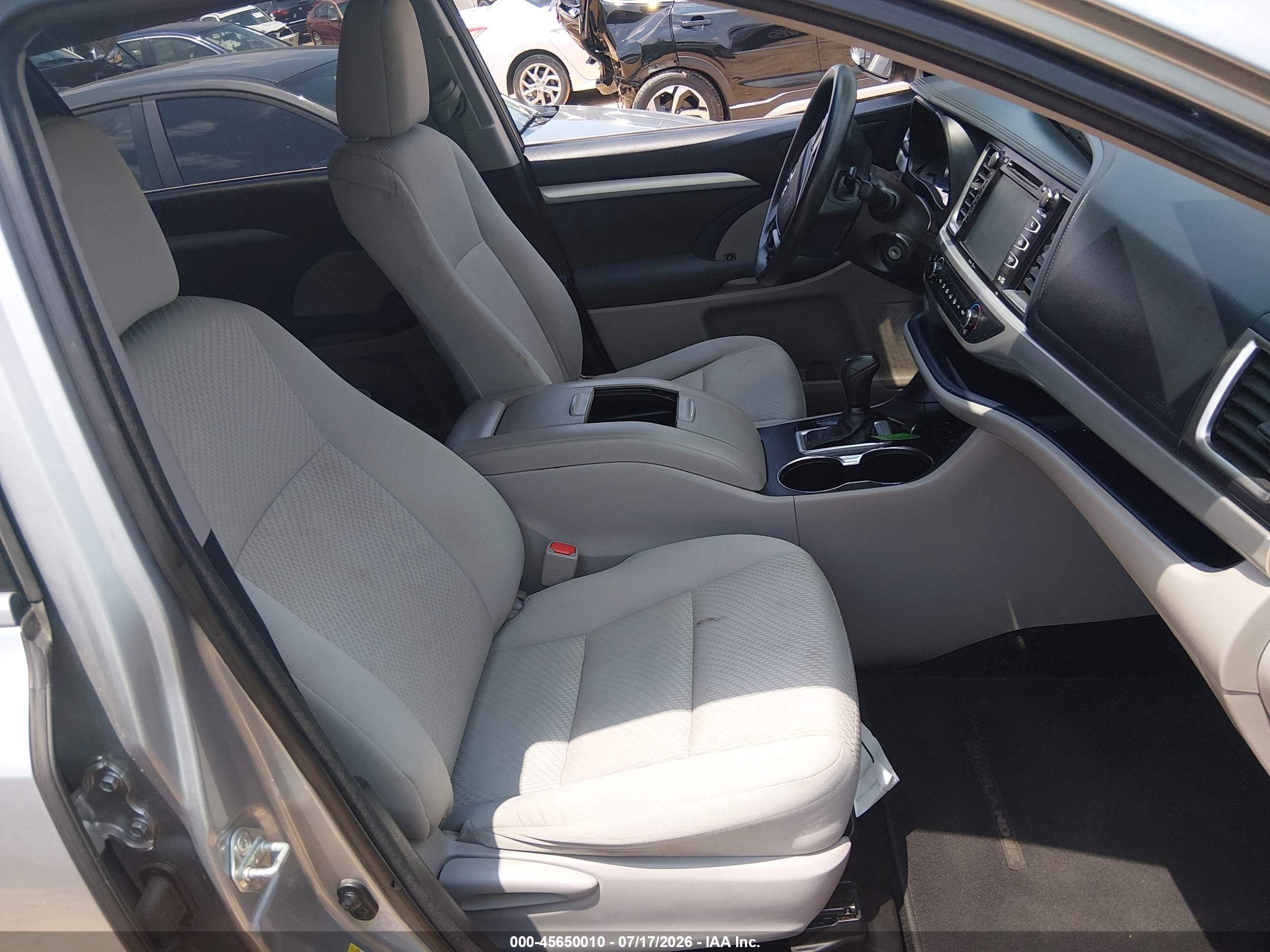 2015 Toyota Highlander Le V6 Silver vin: 5TDBKRFH3FS095762