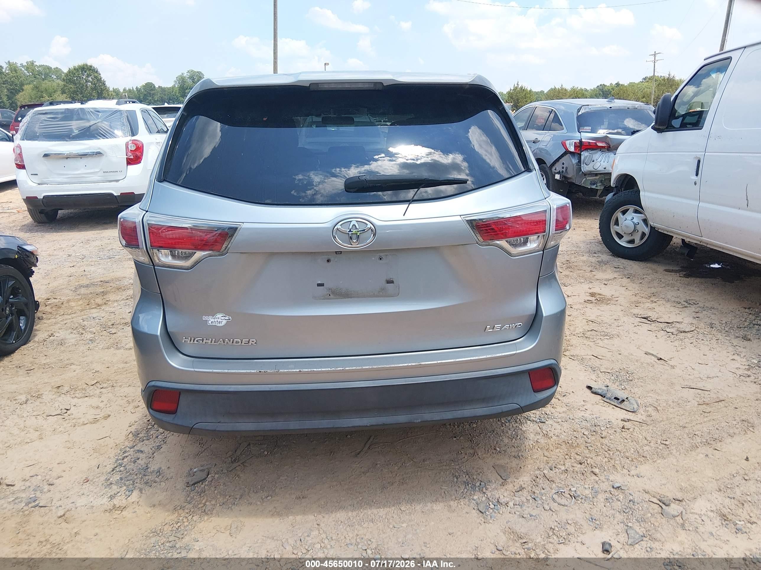 2015 Toyota Highlander Le V6 Silver vin: 5TDBKRFH3FS095762