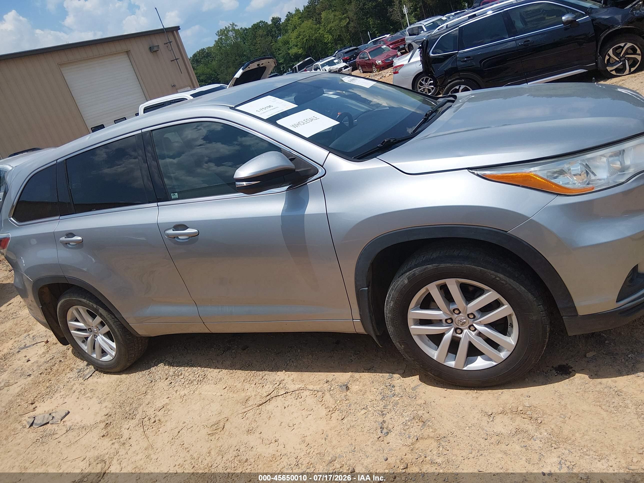 2015 Toyota Highlander Le V6 Silver vin: 5TDBKRFH3FS095762