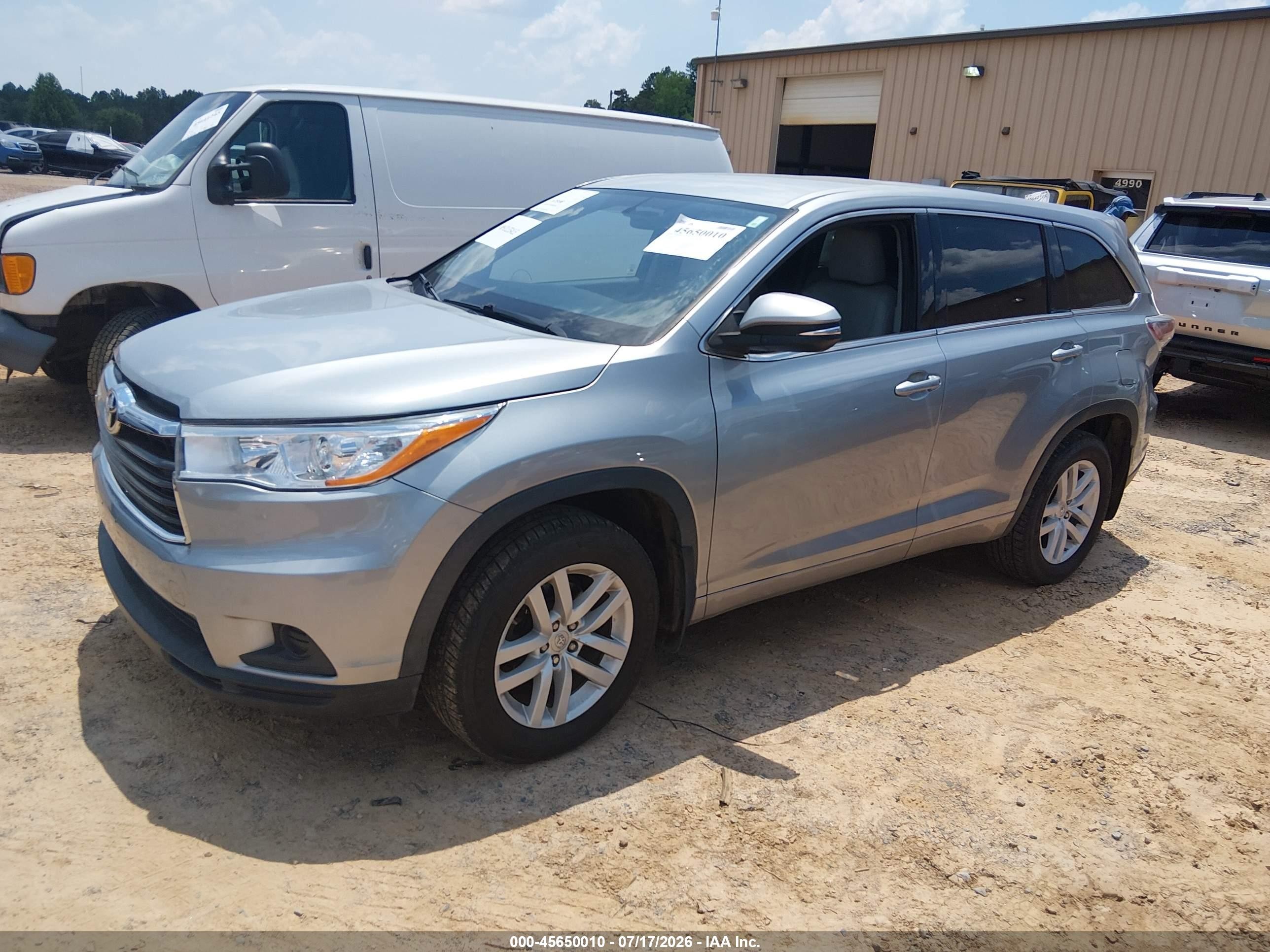 2015 Toyota Highlander Le V6 Silver vin: 5TDBKRFH3FS095762